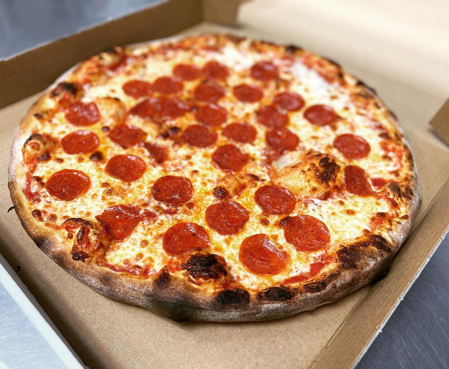 Perfection 👌🍕 #philly#philadelphiafoodie
#phillypizza #phillyfoodforeal #phillyfoodblogger #philadelphiafood #openinphl #phillyfood #bestpizzaphilly #sesamecrustpizza #phillyrestaurants #phillyfoodporn #phillyfoodies #phillyfoods #josheatsphilly #l