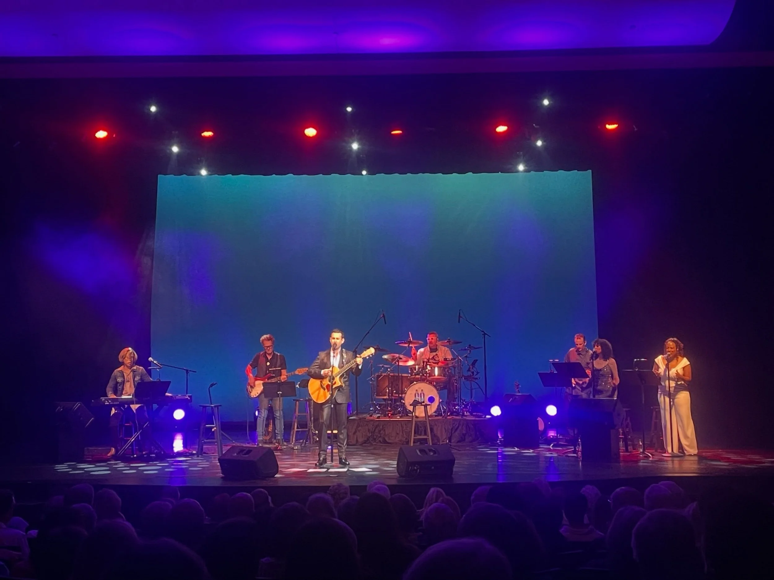 #throwbackthursday to around this time last year lighting @theguter singing the songs of Neil Diamond with Artist&rsquo;s Lounge Live. This weekend we have Artist&rsquo;s Lounge Live bringing in Judy Garland so this felt appropriate for a #ᴛʙᴛ
