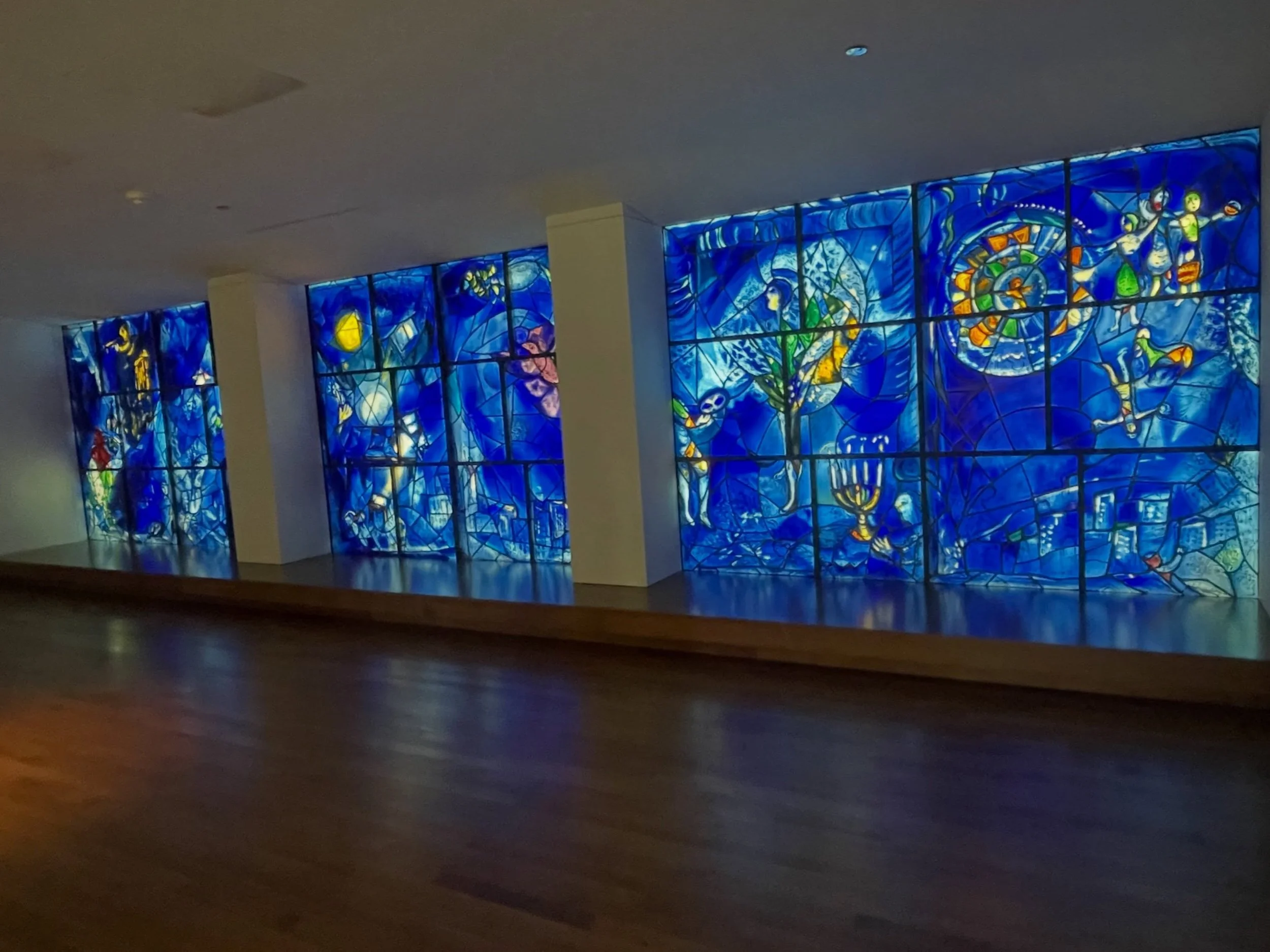 Motivation Monday l, a throwback to 2 years ago when we went to visit the Art Institute of Chicago. So much great arts and so much to see. I want to go back for even more inspiration. I love the Chagall windows so very much.
