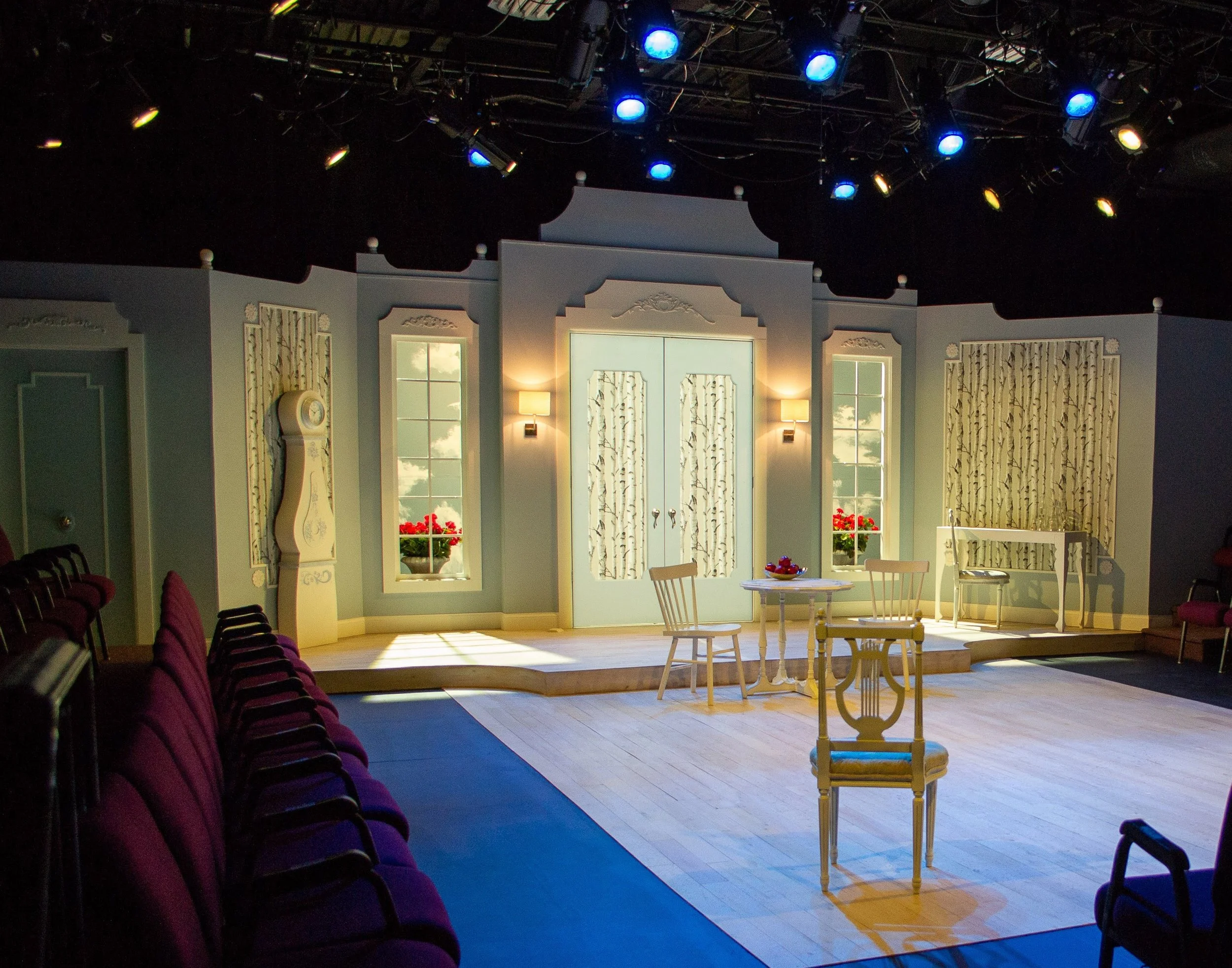 Back to @tippingpointtheatre for this week's #throwbackthursday for 2019's A Doll's House Part 2 by Lucas Hnath. We had a lot of fun with each of the entrances using strong silhouettes. 

PRODUCTION TEAM
Director: Kate Peckham @katepherself 
Set Desi