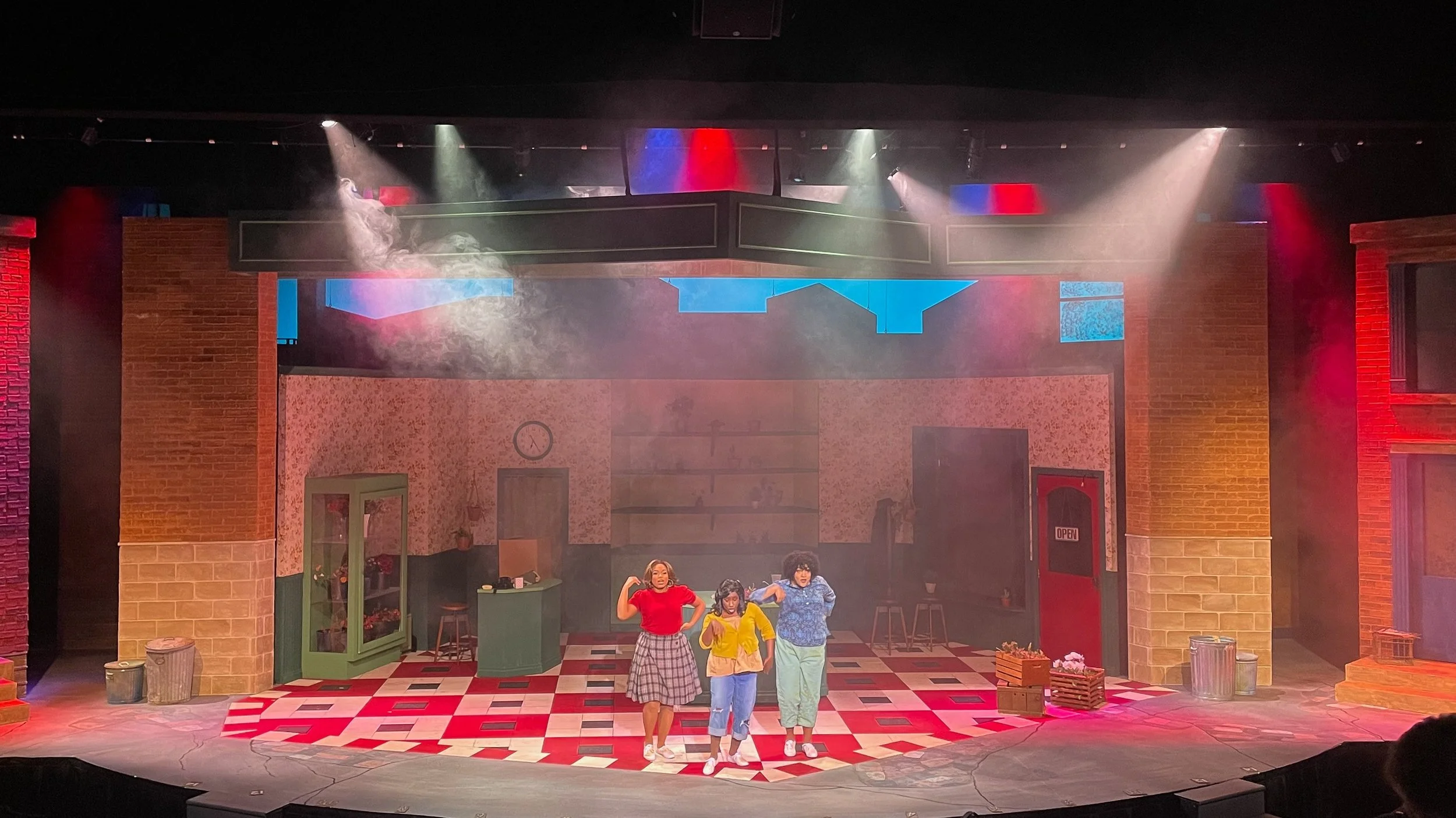 October 2022 #throwbackthursday to Little Shop of Horrors at @meadowbrooktheatre &mdash; my Andes Award-winning lighting design.

Directed by Travis Walter @travis.walter.31 
Music Direction by Zach Ryan
Choreography by Debbie Williams @debbiewnyc 
S