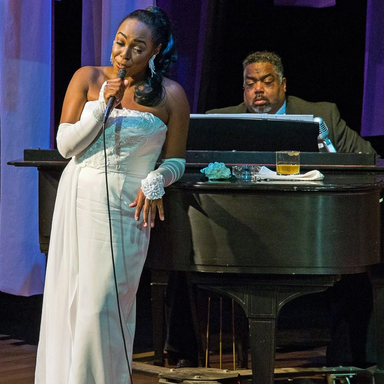 A 2017 #throwbackthursday to Lady Day at Emerson's Bar and Grill by Lanie Robertson at the Jewish Ensemble Theatre @jettheatre. Pictures are not mine but provided by the theatre. 

Directed by Lynch Travis @lrtactor 
Scenic Design by Elspeth Willams 