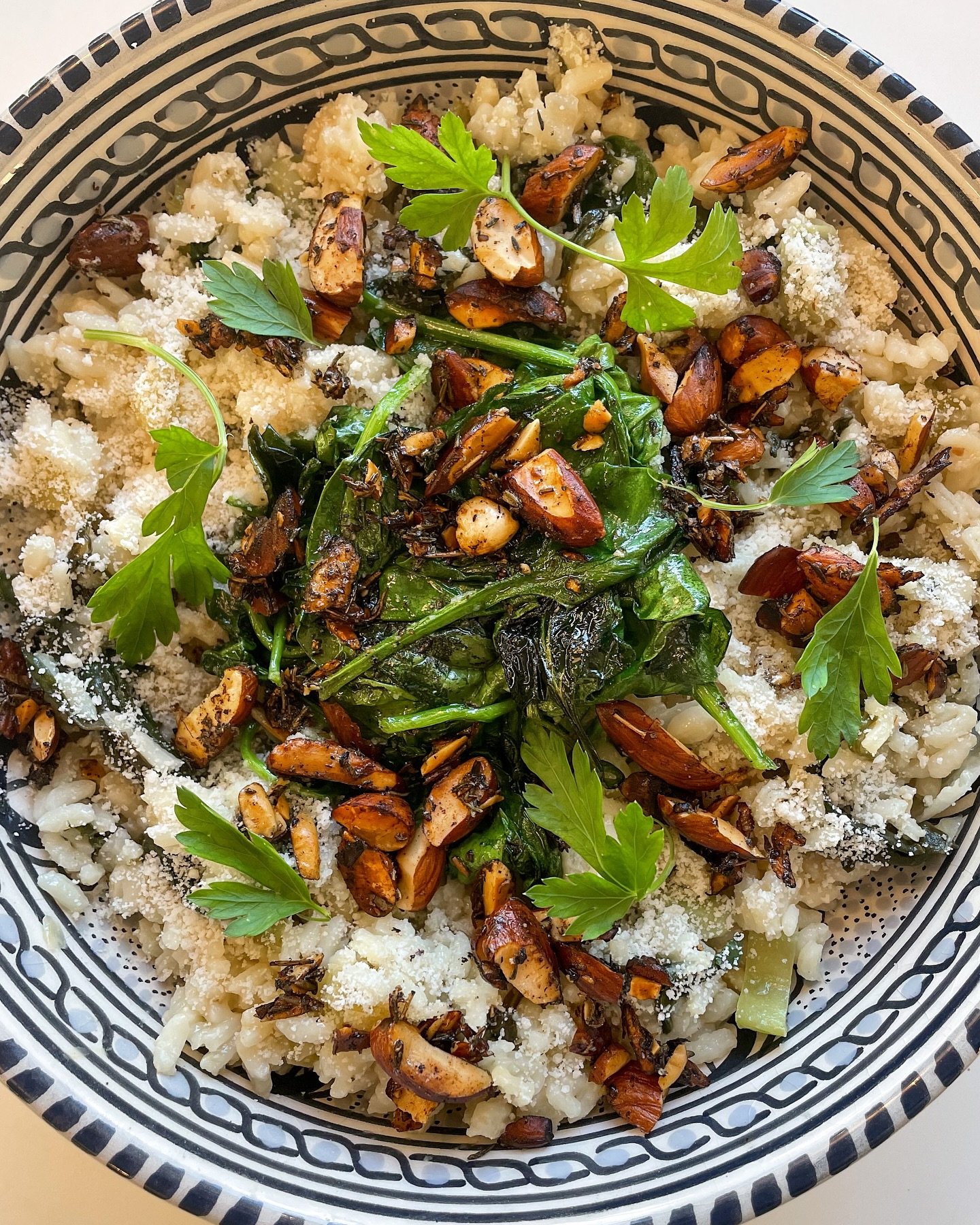 Nog eventjes genieten van de winterse smaken en dan.. LENTE! 🐣🌿🌞
.
.
.
#seizoensgroenten #lokaalondernemen #lokaaleten #duurzaamondernemen #catering #zerowaste #duurzaamkoken #denhaag