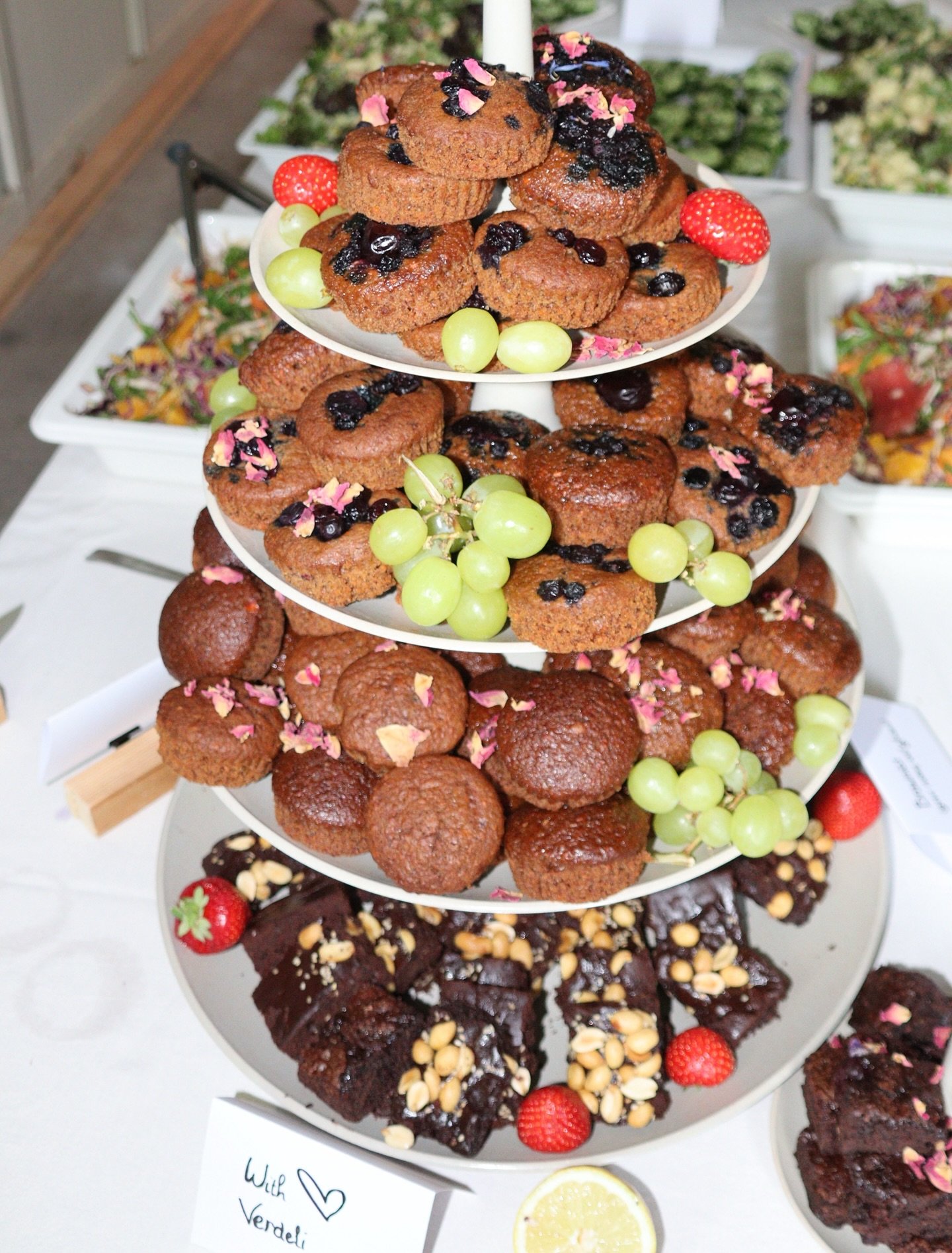 With &hearts;️ Verdeli
.
.
.
#catering #denhaag #carrotcake #plantbaseddessert #celebrate #homemade #cake #caketower #dessertcatering