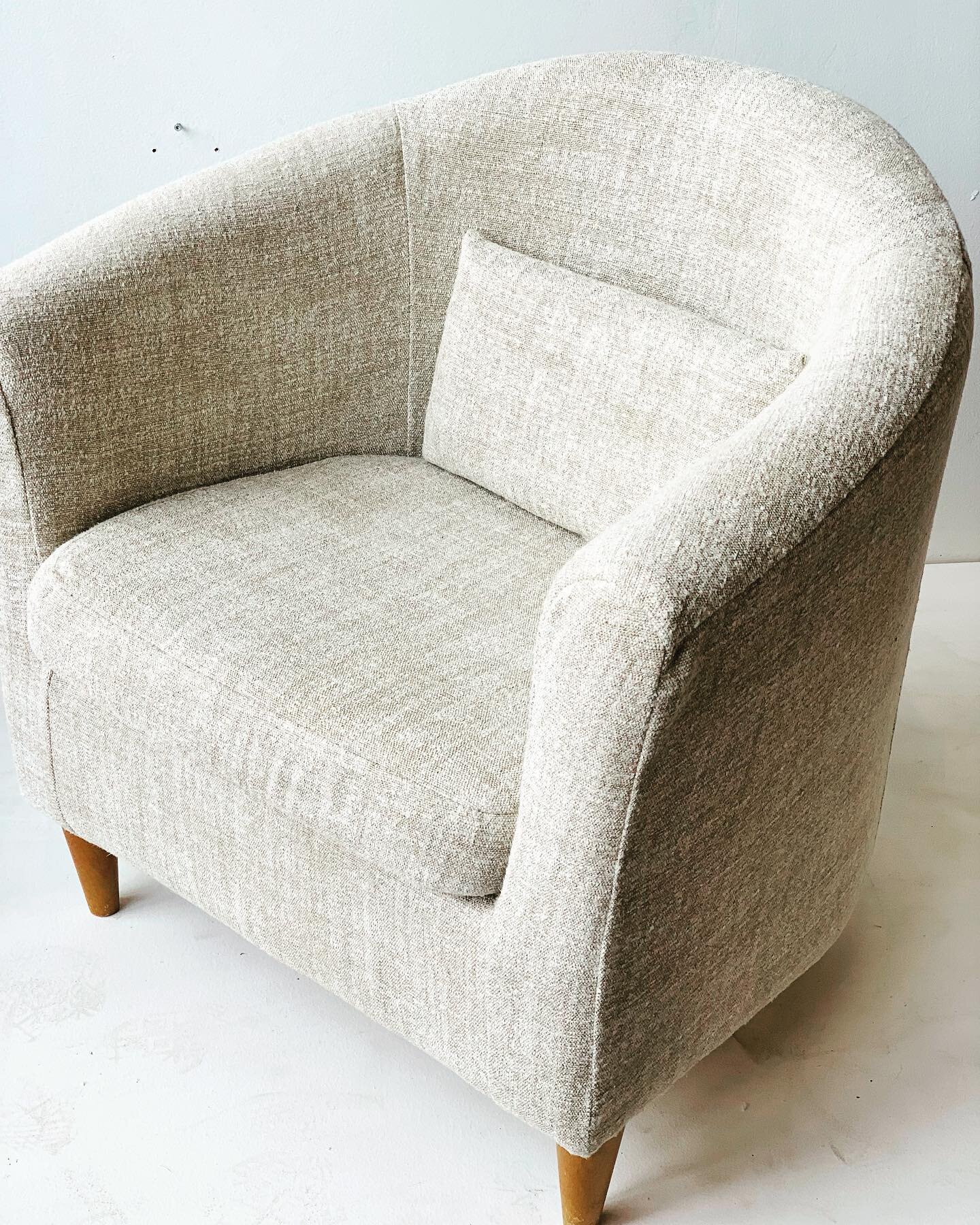 M&ecirc;me un fauteuil IKEA a le droit &agrave; une nouvelle vie 🙂 #newlife#artisanatfrancais#couturedameublement