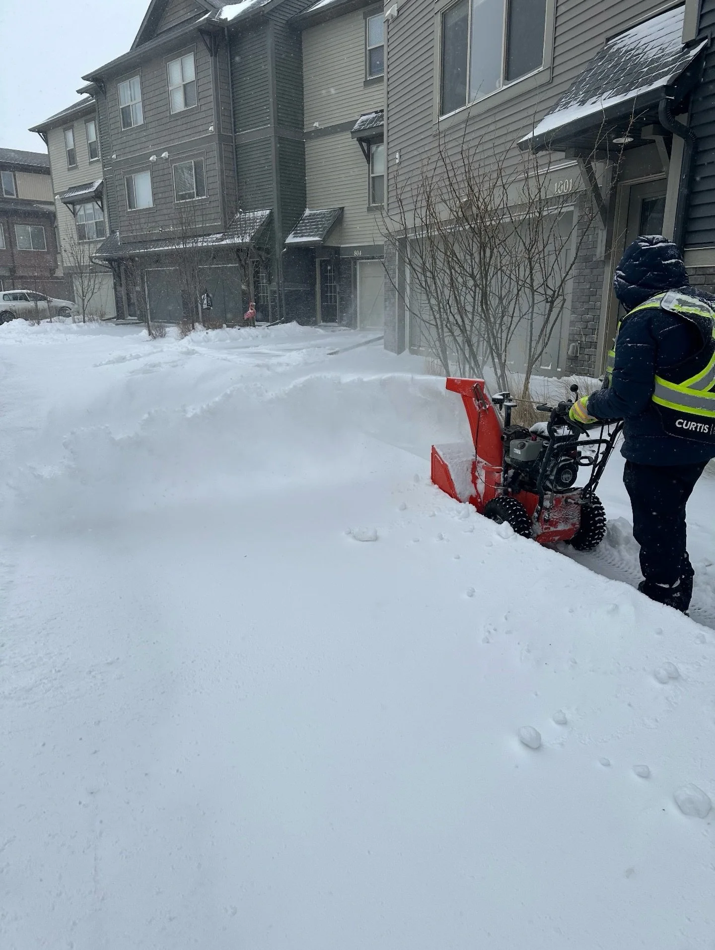 ❄️SNOW&rsquo;S BACK❄️

For those yet to open the curtains we&rsquo;ve been hit with a beauty of a winter storm. Crews are out clearing as fast as they can but as you can see&hellip;&hellip; there&rsquo;s a lot to get through. 

#snowstorm #albertasno