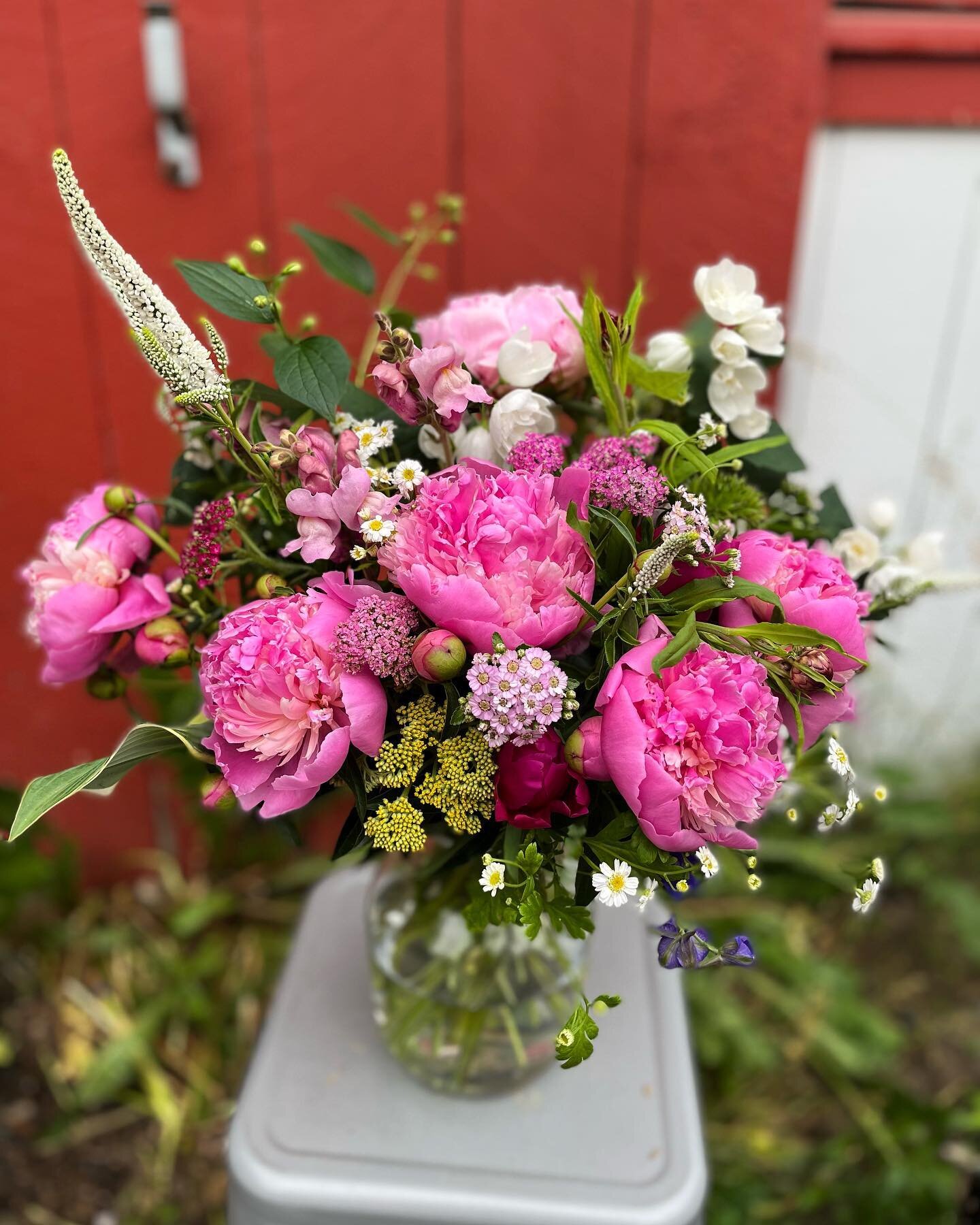 We&rsquo;ve been fortunate to share our flowers with friends marking personal milestones these past few weeks. Some have been joyous celebrations, while others were more emotion-filled gatherings marking the lives of extraordinary loved ones. All wel