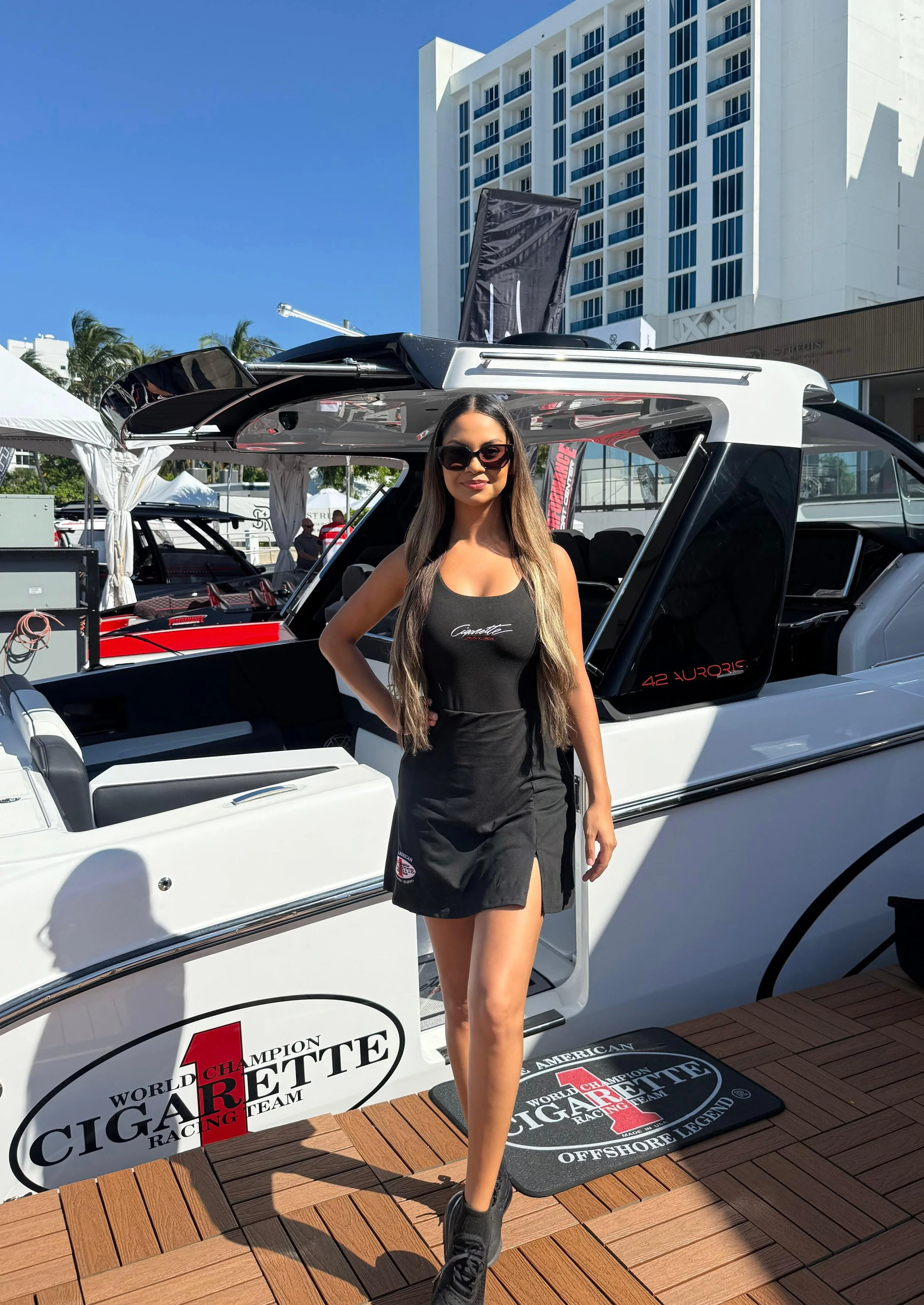 fort_lauderdale_boat_show_hostesses_02.JPG