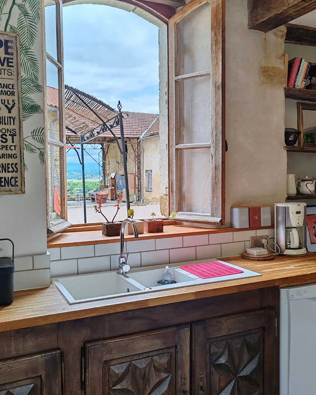 From the kitchen window, the Pyr&eacute;n&eacute;es are always in sight!

Even the simplest moments feel a little more special here 💛

#PyreneesEscape #VisitFrance #HelloPyrenees