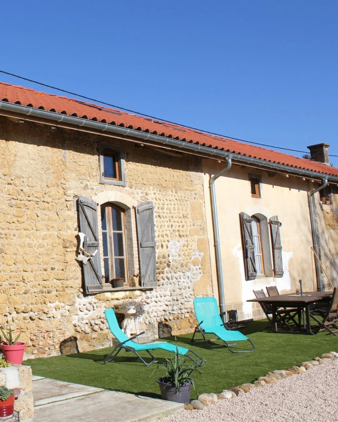 Can you picture yourself here? ☀️

Morning coffee in the sun&hellip;
Afternoons lost in a good book&hellip;
Evenings watching the light fade over the Pyr&eacute;n&eacute;es

It&rsquo;s your seat waiting 💛

#PyreneesEscape #HolidayMode #HelloPyrenees
