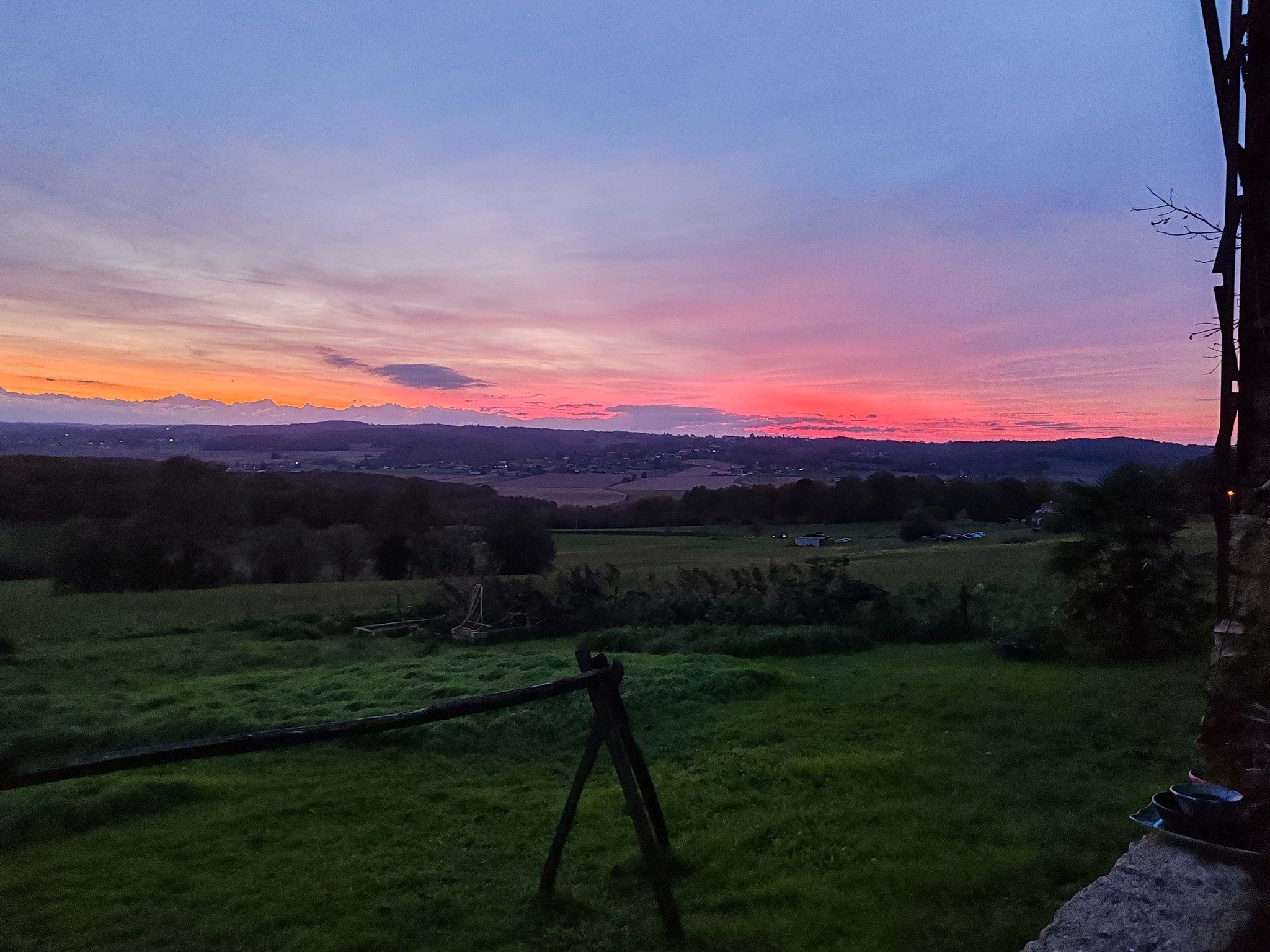 Sunsets really don&rsquo;t get much better than this... 

🇫🇷: Les couchers de soleil ne sont vraiment pas beaucoup plus beaux que celui-ci&hellip;

#HelloPyrenees #VisitFrance #SouthOfFrance #FrenchGite #Sunset
#Tourismefrance