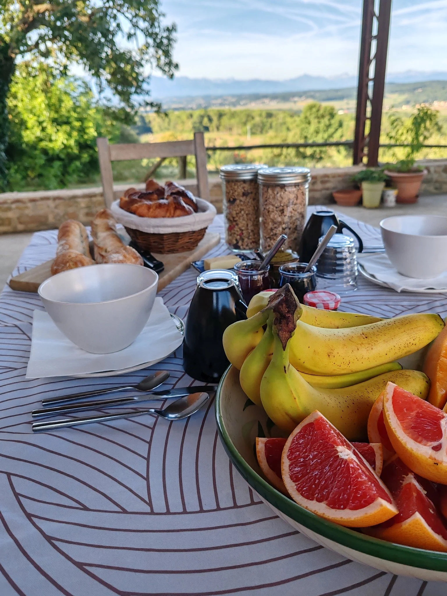 Breakfast with a view!

🇫🇷: Petit-d&eacute;jeuner avec vue !

#PyreneesEscape #BedAndBreakfast #HelloPyrenees #FrenchTravel #Tourismefrance