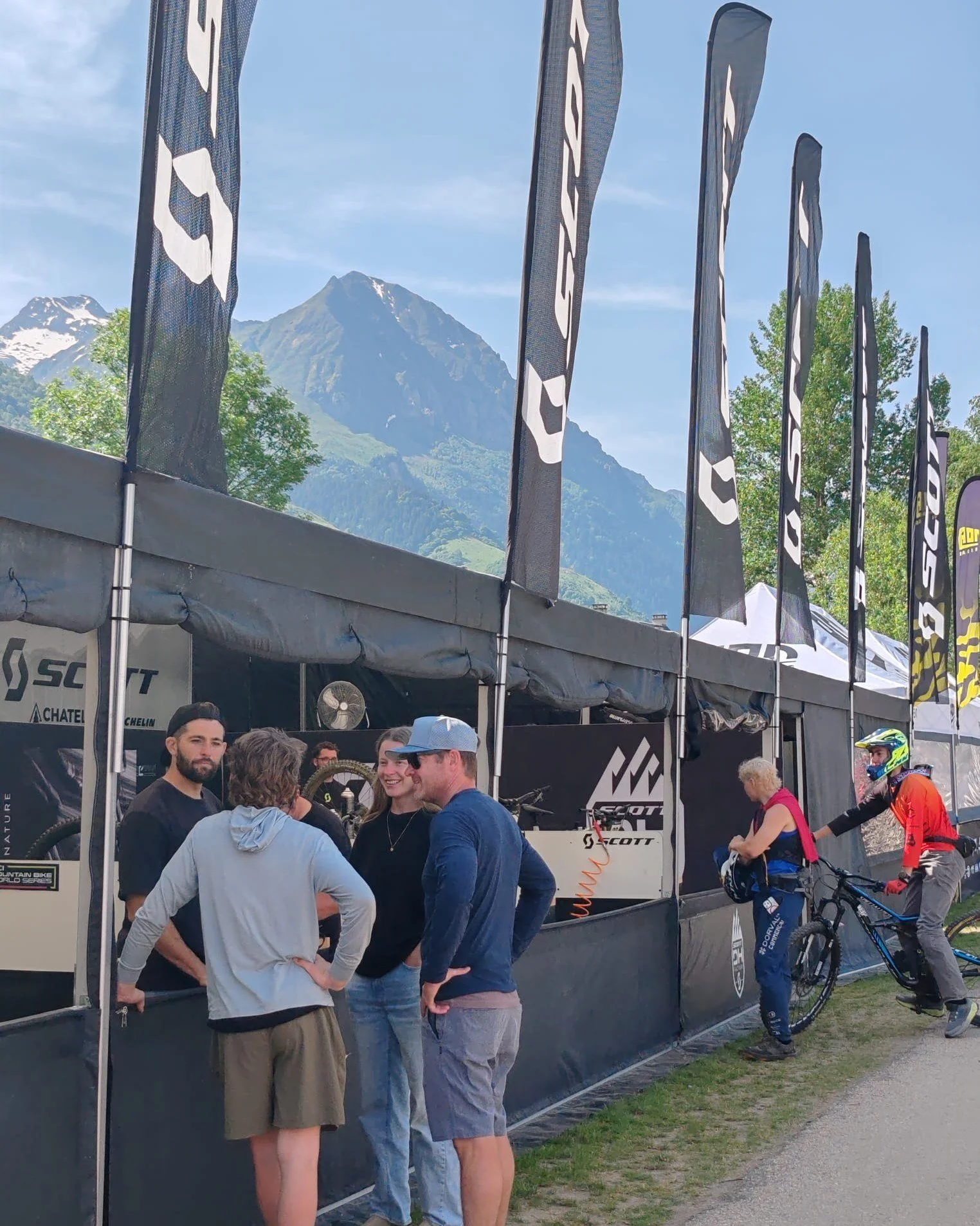 We spent today at the MTB World Cup finals in Loudenvielle, watching the junior girls, junior boys, and the women's and men's finals. Massive respect to all the riders, the track looked quite brutal! After weeks of hot weather, the course was incredi