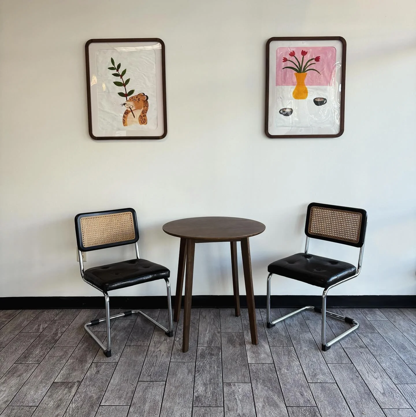We got new seating at our newest cafe in @summitfair! Come hang out with us today and try our new fall seasonal specials! Which one have you tried?? 🍁