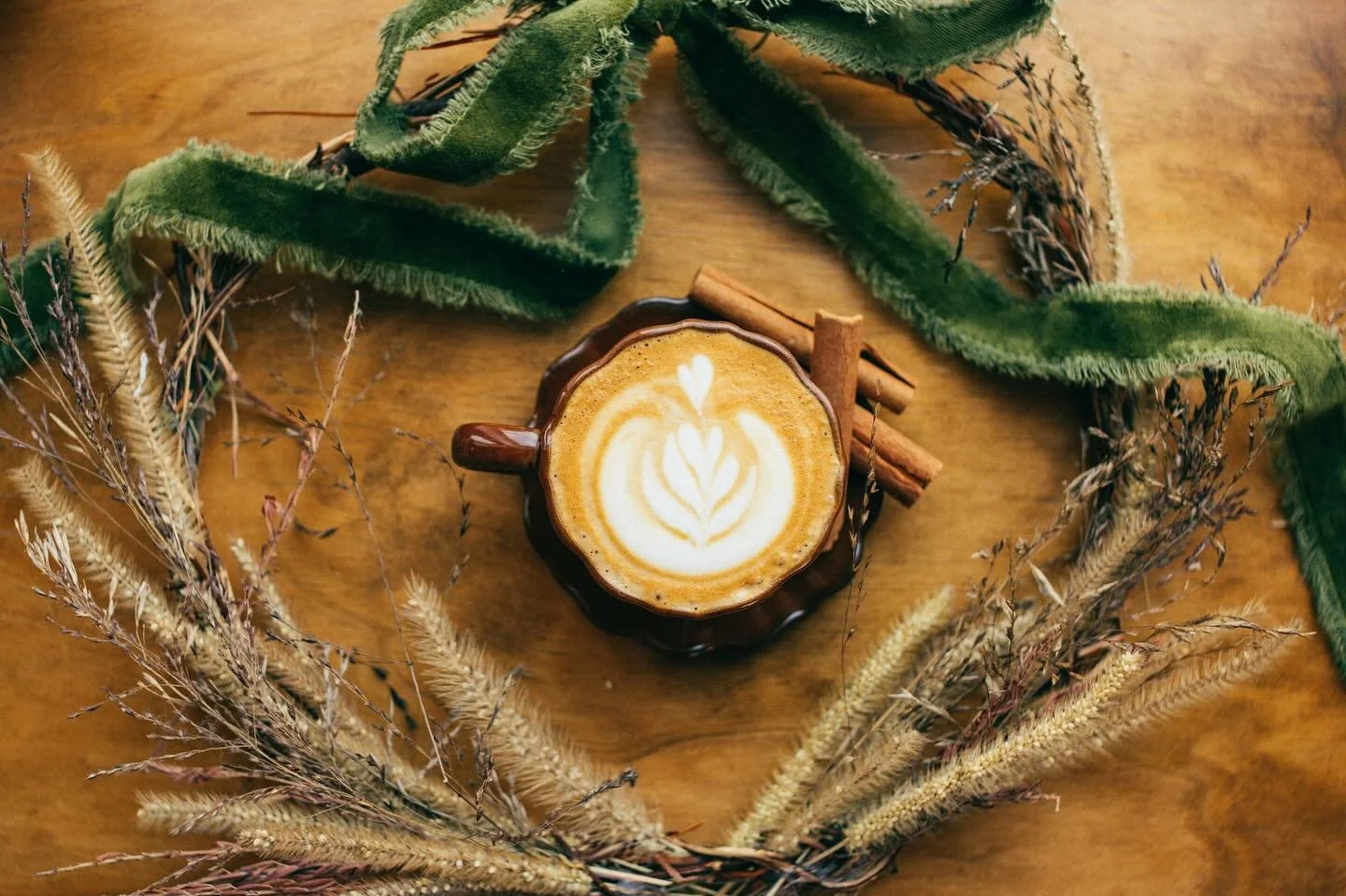 😱 Can anyone believe we&rsquo;re almost halfway through October already?? Hope you&rsquo;re checking  all the fun things off your fall bucket list &mdash; including trying all of our seasonal drinks 😉 

This one here is the Spiced Cr&egrave;me Br&u