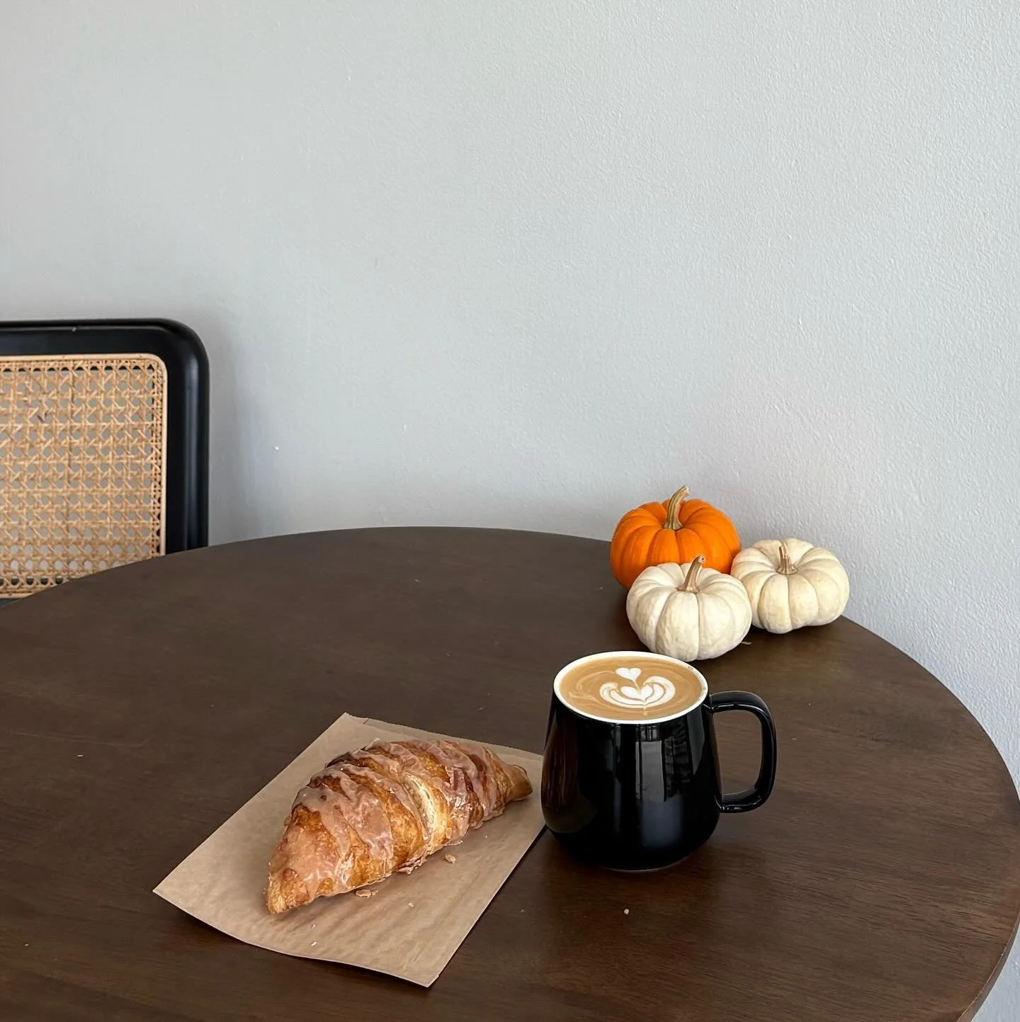 Happy Monday, Friends! Our fall drinks &amp; fresh pastries by @foxandbullkc are here! Have you tried this year&rsquo;s seasonal specials? Let us know which one is your go-to this month! 🍂