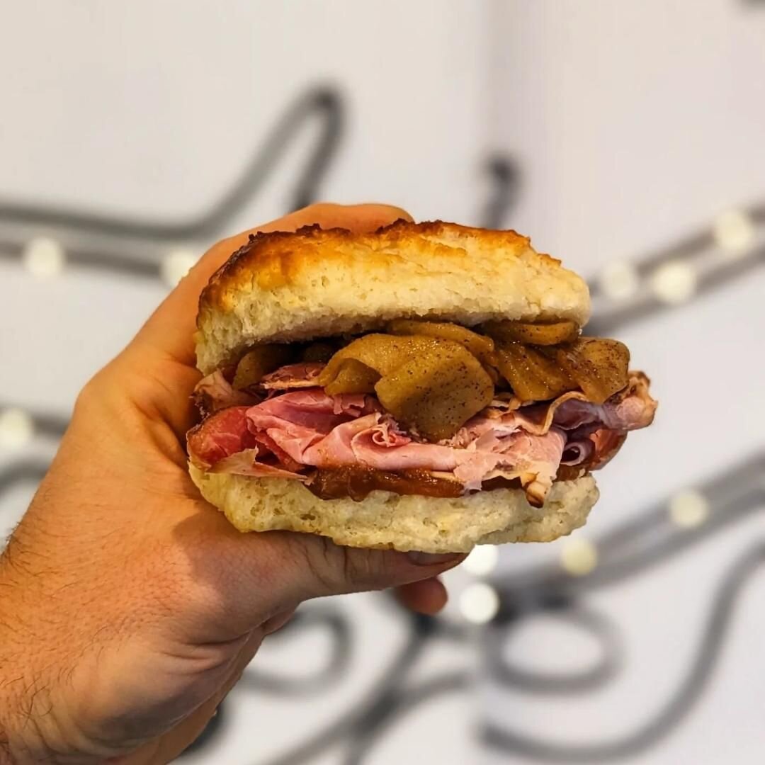 The FINAL #BallerBiscuit of 2022! Buttermilk biscuit with Sebasta-Rosa apples cooked with bourbon brown butter and cinnamon, your choice of ham, sausage, or bacon and a drizzle of melted honey butter. 

Be a baller. Get the biscuit.

Comment your fav