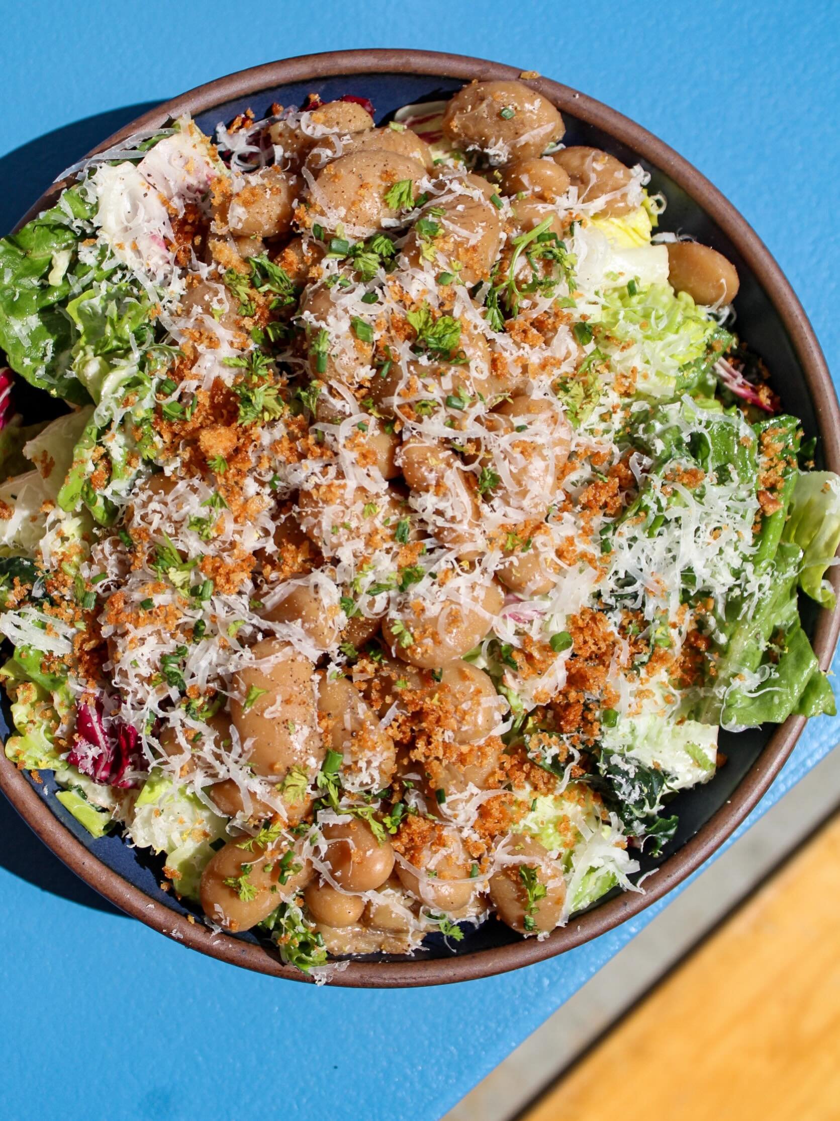 Days in the high 80s call for a salad topped with beans ☀️ who&rsquo;s already done this combo before and who didn&rsquo;t even know you could 😱👀