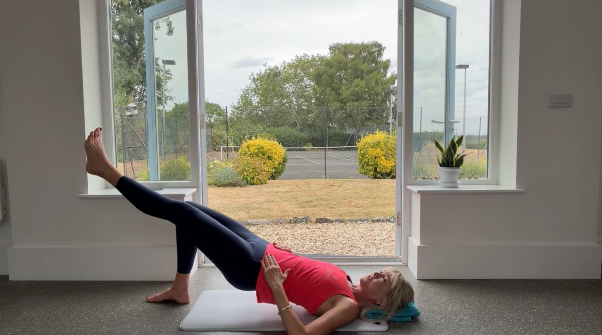 Glute Bridge Variations, Dynamic, Holding
