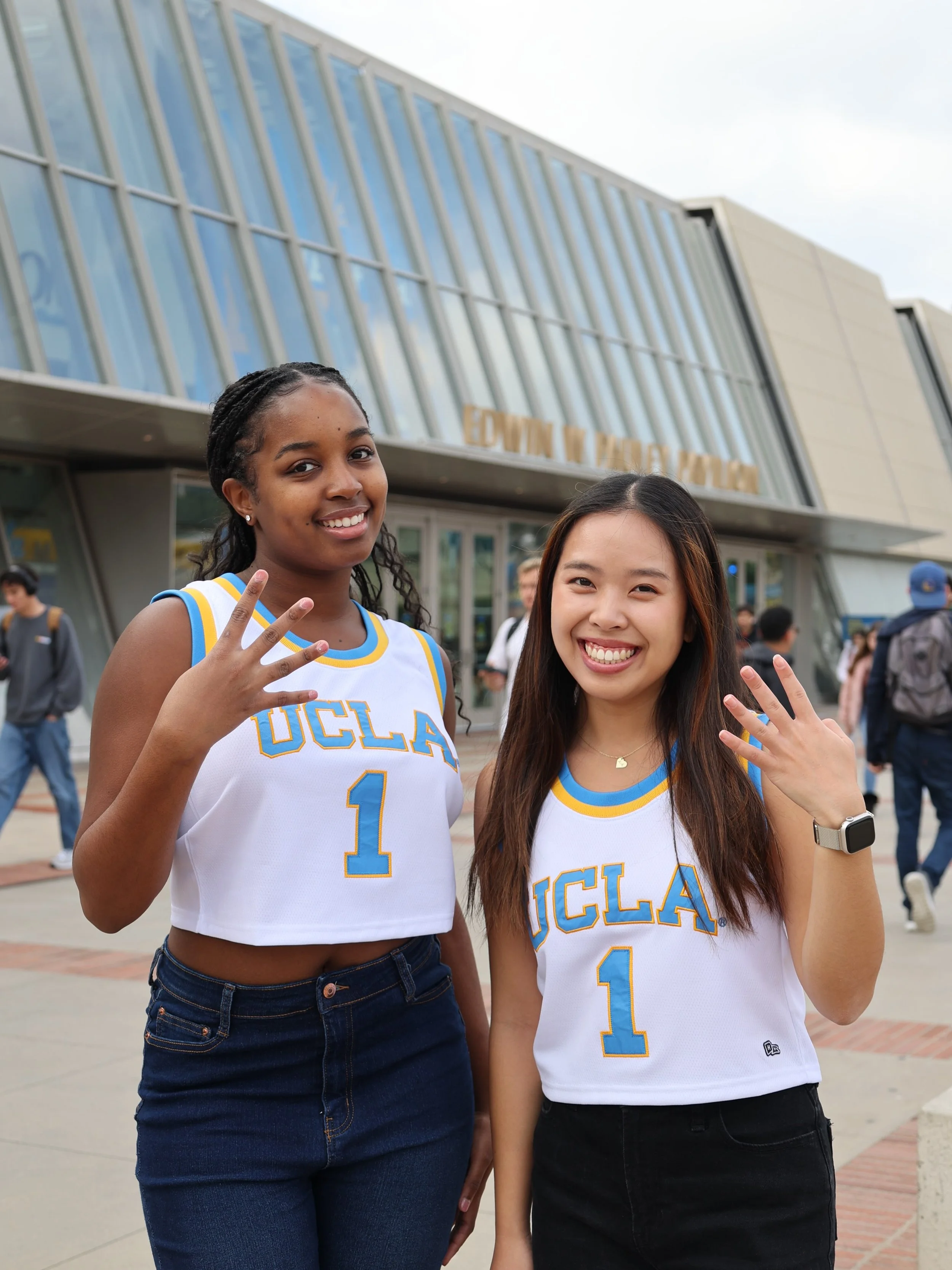 4s up because there&rsquo;s 44 days until the First Day of Classes! See you very soon Bruins💙💛

#asucla #ucla #uclabruins #gobruins #4sup