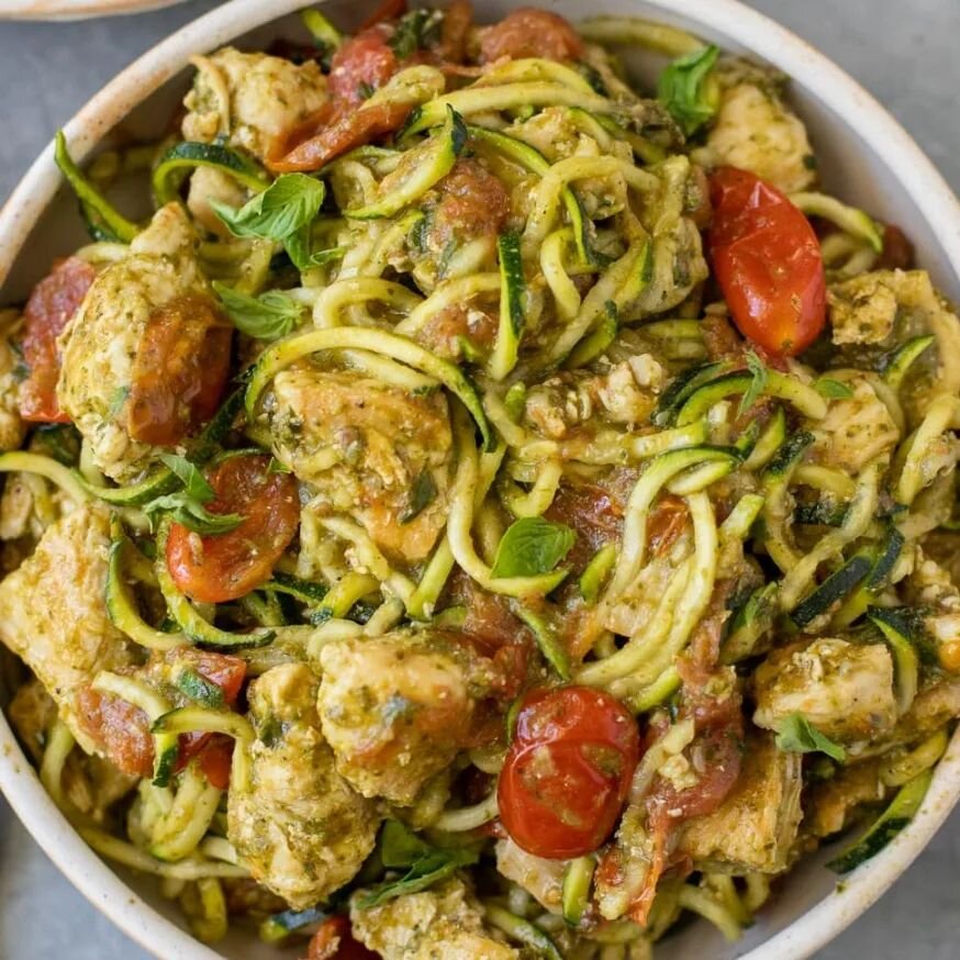 Zoom in... Can you spot the pasta? Or is that Zucchini Zoodles !? 

Next food box will tickle your taste buds and trick your brain! Featuring Pesto Chicken Zucchini Pasta! 
LOVE this trick with kiddos - gets them to eat more veggies. I combine equal 