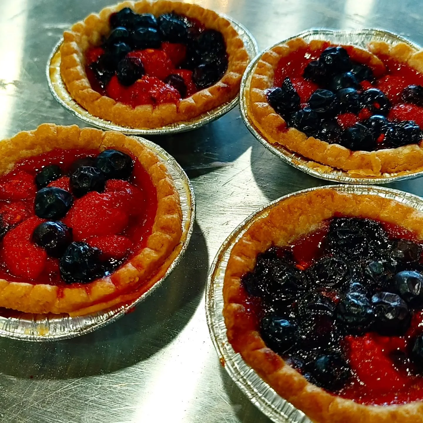 Low key was proud that my camera (which is broken btw) managed to take a beautiful photo of these beautiful tarts.

The little things can matter 💖
 Hope you foodies are well. 
Website updates and class updates coming sooooonnnnn

#tarts #cravin #hom