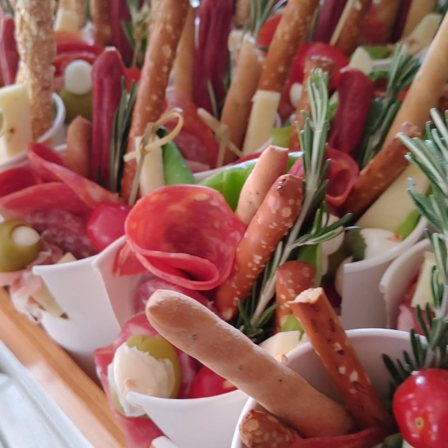 Artsy Angle ✔️ 
Featuring our Charcuterie Cups! 
We do a variety of appetizers cold &amp;/or hot! 
Check out our offerings online (website in bio)
#ygk #local