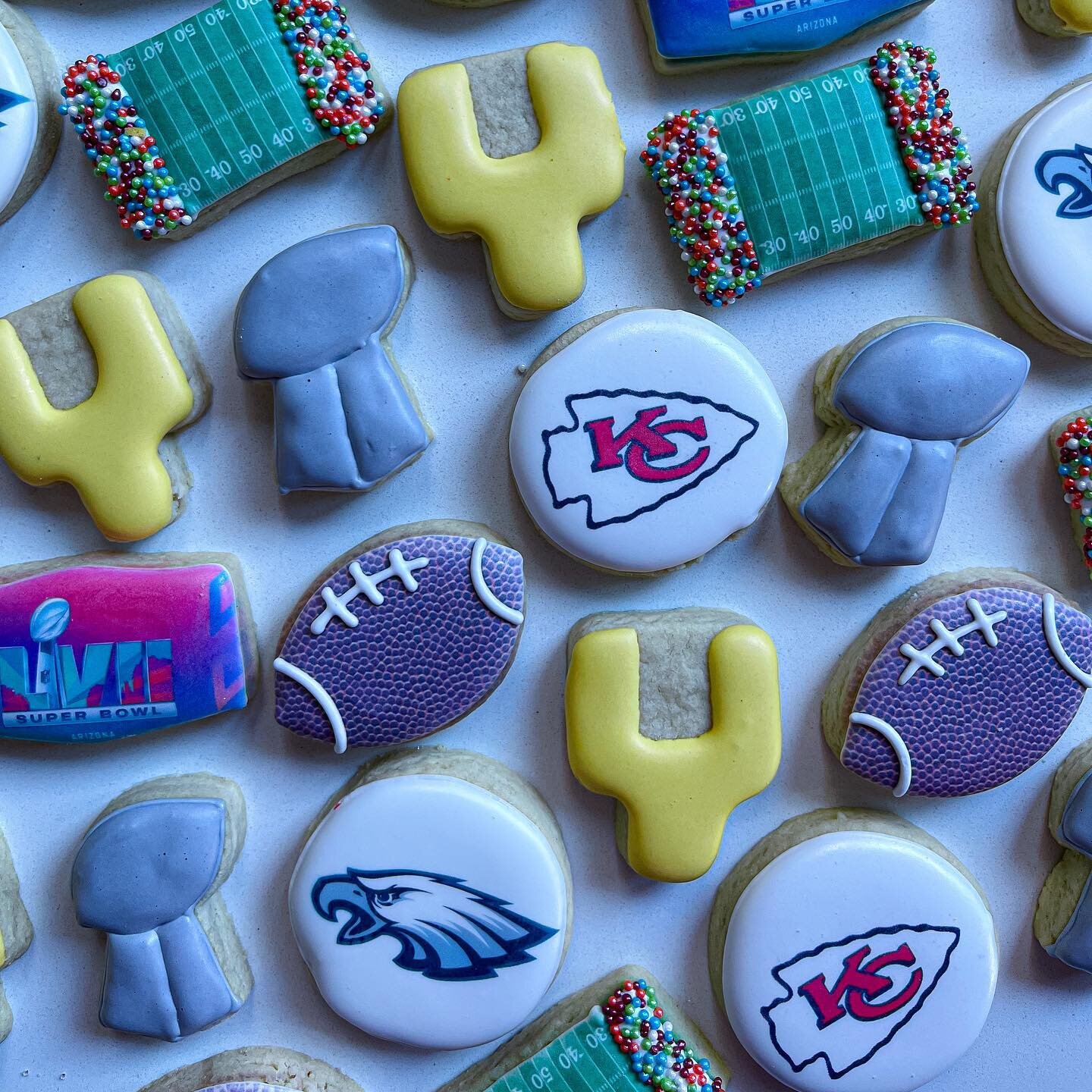 Hope you all are enjoying your Super Bowl Sunday! Who are you rooting for!?