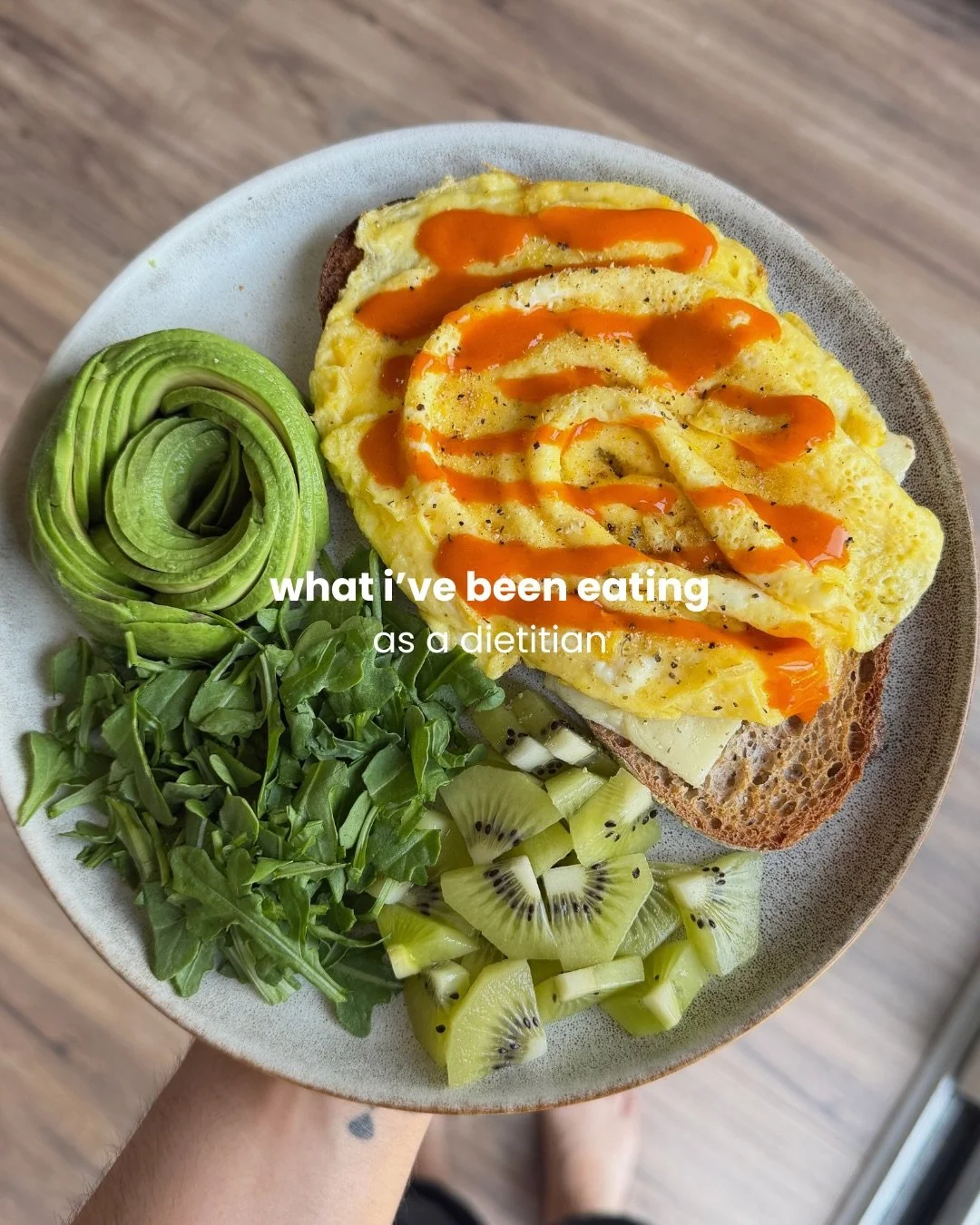 What I&rsquo;ve been eating as a dietitian who also enjoys her life 🍹✨

A mix of homemade meals and some fun ones from traveling last week. Pretty much how I always eat:

🥦 ~80% nourishing, balanced meals 
🍫 ~20% fun stuff that&rsquo;s worth it to