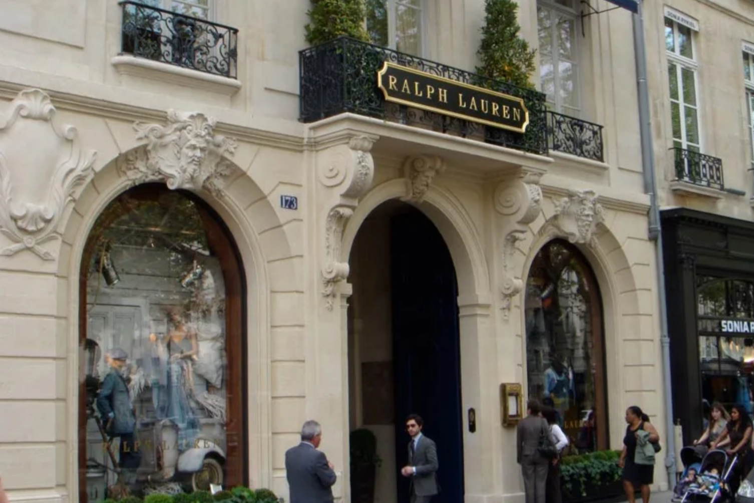 De Ralph Lauren à Louis Vuitton, comment les marques de luxe structurent leurs usages de l’IA