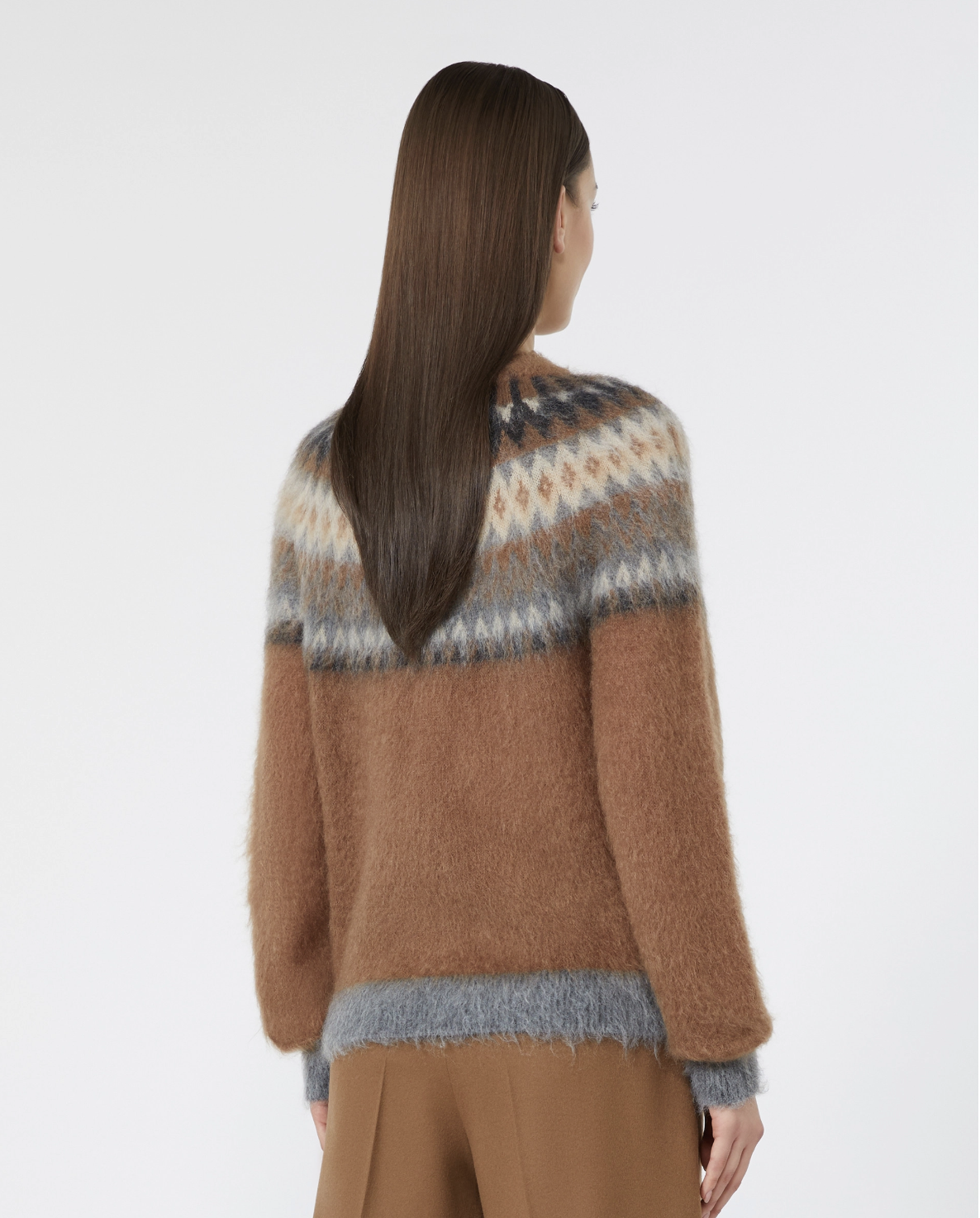 MAx-Mara-AI-mannequins-Artcare-2.png