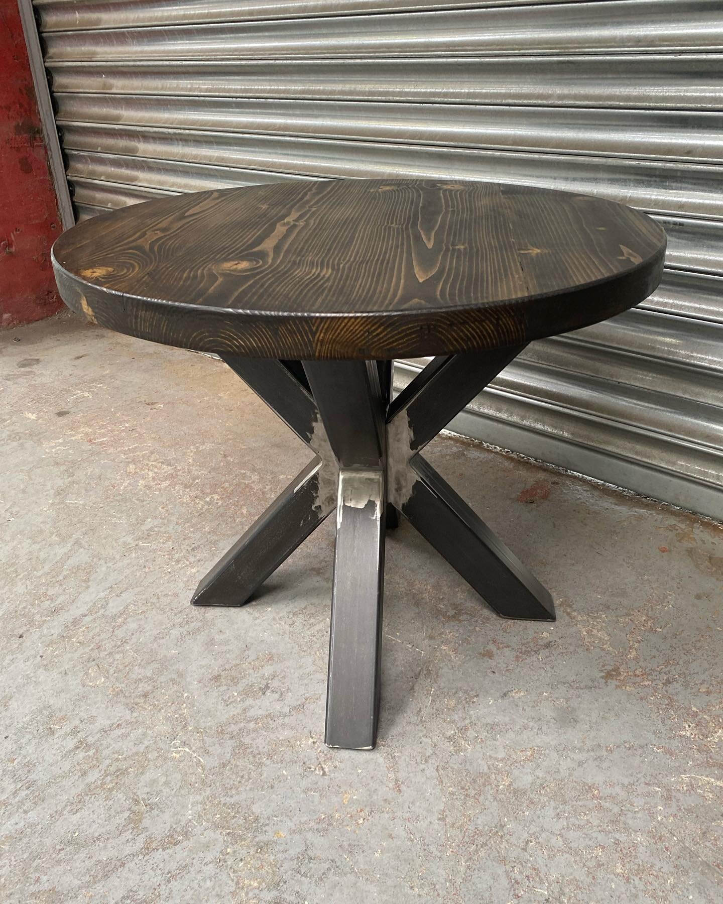 🔶 Small Spider Pub Tables 🔶 

All of our furniture is made to order so it can be made to any size or colour 

#southshields #newcastle #sunderland #gatehead #diningroomdecor #industrialdesign #tablesetting #spiderbase #table #custommade #handmade #