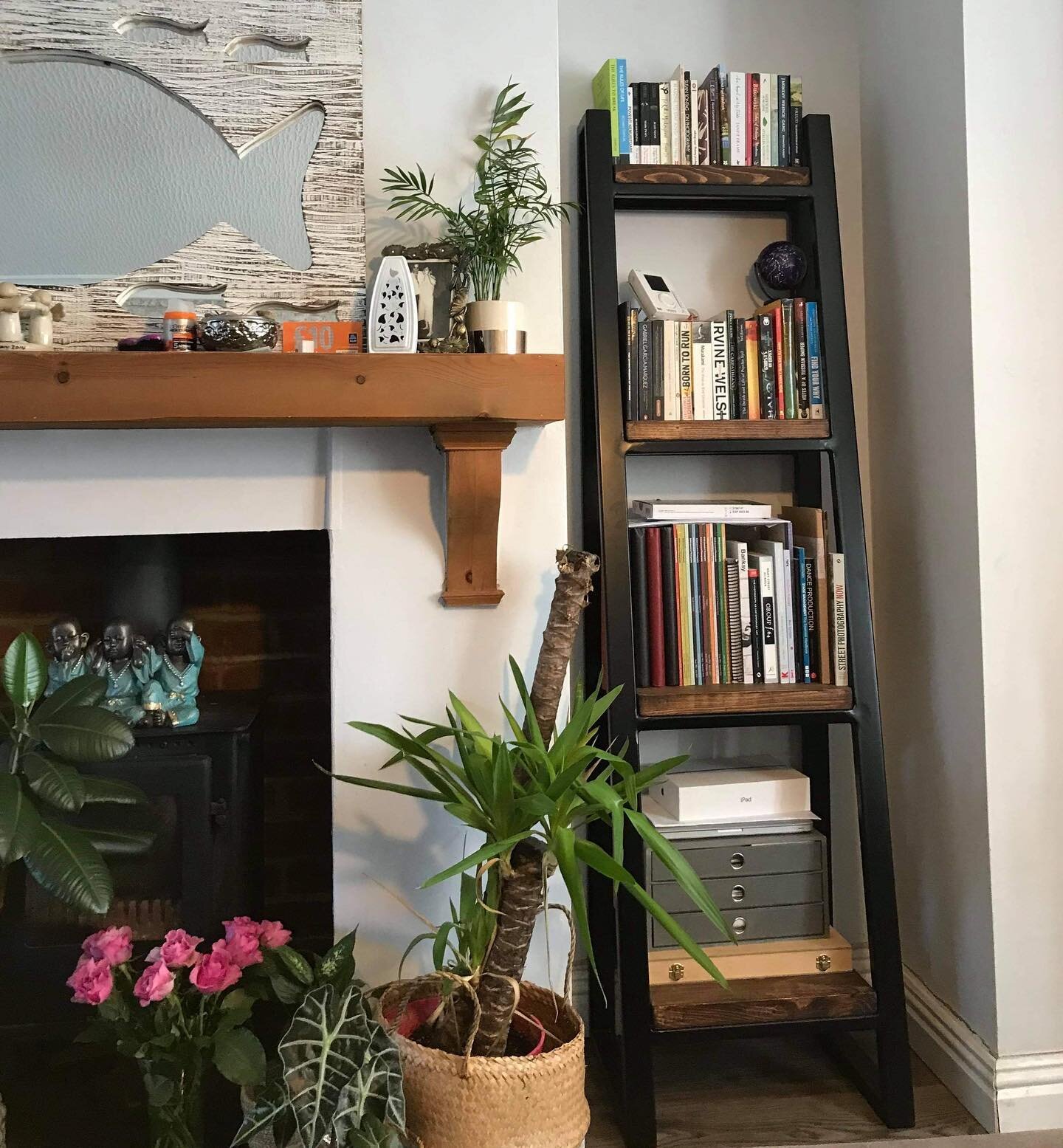 🔶Ladder Bookshelf🔶 

#bookshelf #steel #reclaimedwood #reclaimed #reclaimedfurniture #steelandwood #handmade #bespokefurniture #industrial #industrialfurniture #welding #woodworking #weldingporn #madetoorder #wood #industrialdecor #newcastle #south