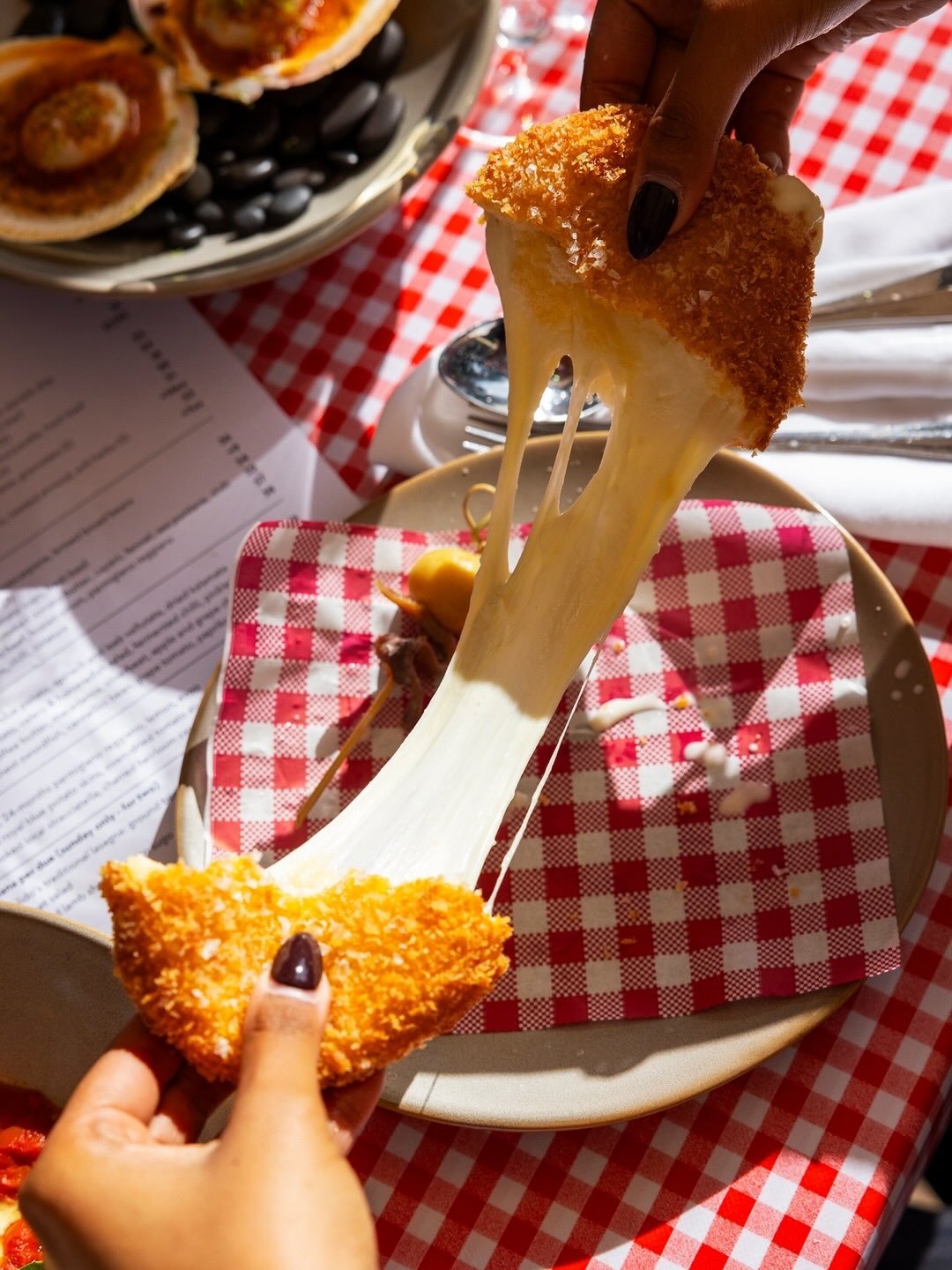 Nothing says summer like a shoot at Il Lido @illidoperth 🍝

Fresh plates flying out, that salty breeze and the kitchen in full swing.

Here&rsquo;s a little look at what&rsquo;s new 👀  Shot by Jacqueline Jogila @breadperth @jacquelinejogila with Ap