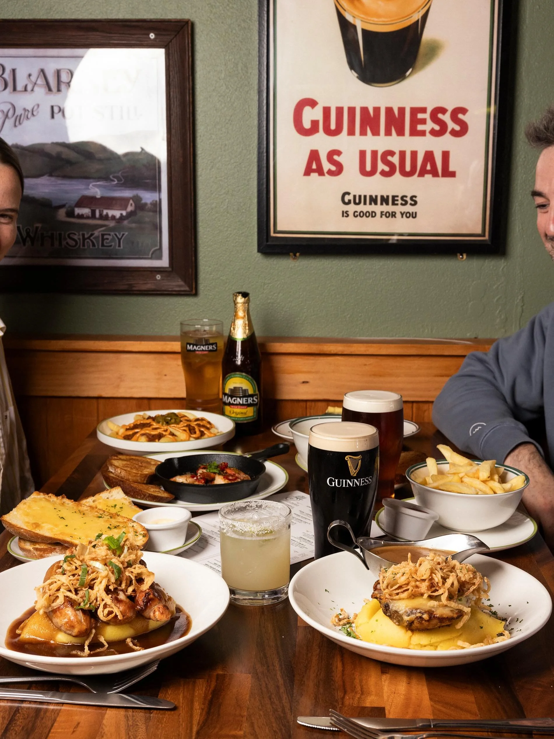 Guinness as usual and a new Winter menu for Molly&rsquo;s Irish Pub. Pure comfort, sauces aplenty and a big warm hug. You&rsquo;ll find true Irish hospitality here.

Client @mollysperth 
Photography @jacquelinejogila @breadperth 
Direction @studio.ap