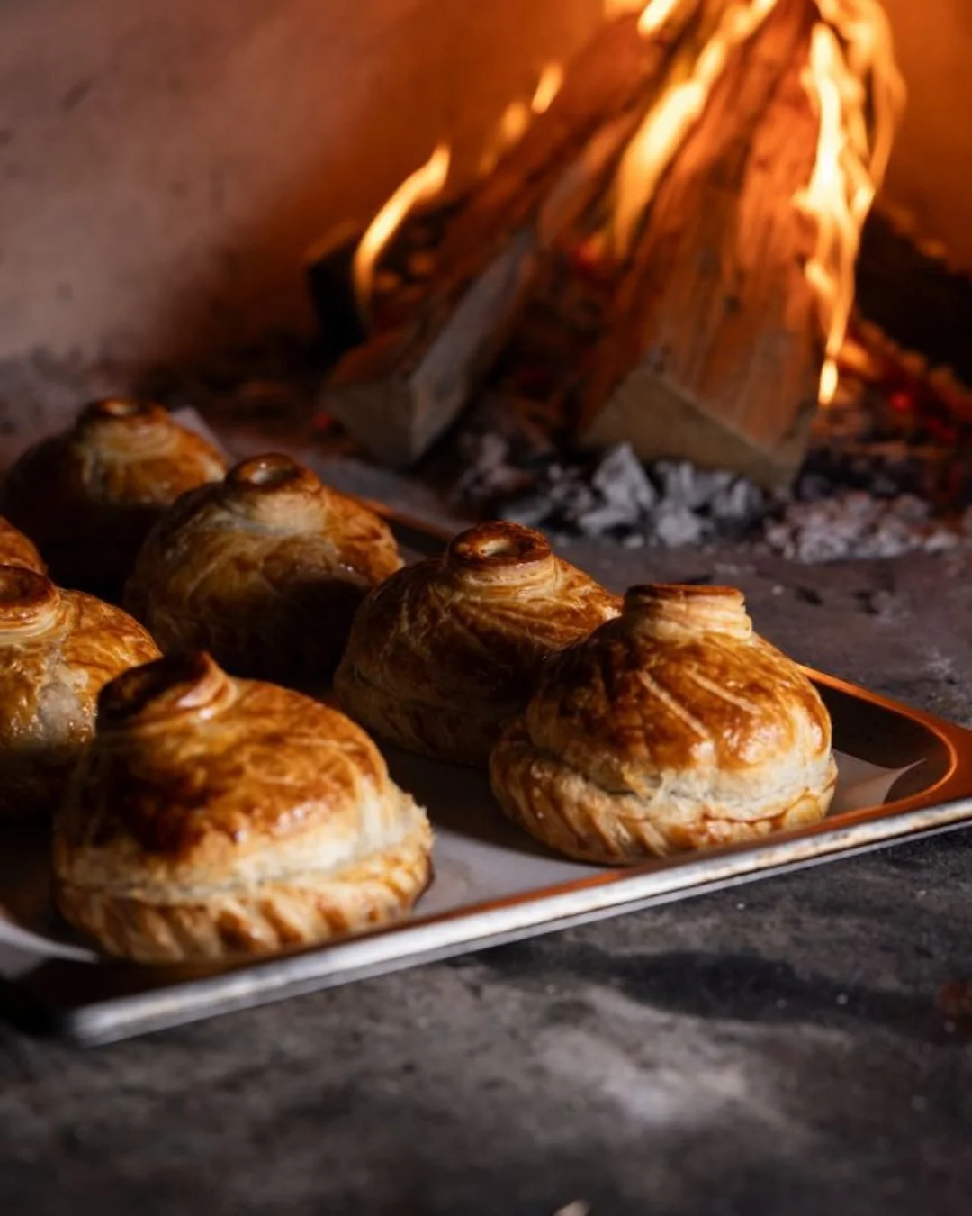 A Fallow winter. Sparks flying, oozy mac and cheese, winter produce and protein-heavy hitters cooked over flames. Cosy at full volume.

Client @fallow_perth 
Direction @studio.appetite 
Photography @jacquelinejogila @breadperth
