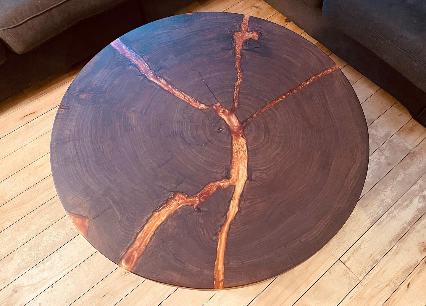 This piece of walnut comes from a horizontal cut through its tree trunk. It&rsquo;s diameter is 37&rdquo; with rich copper epoxy filling it&rsquo;s cracks. Custom metal base by @metalworks.inc  message me if you&rsquo;re interested