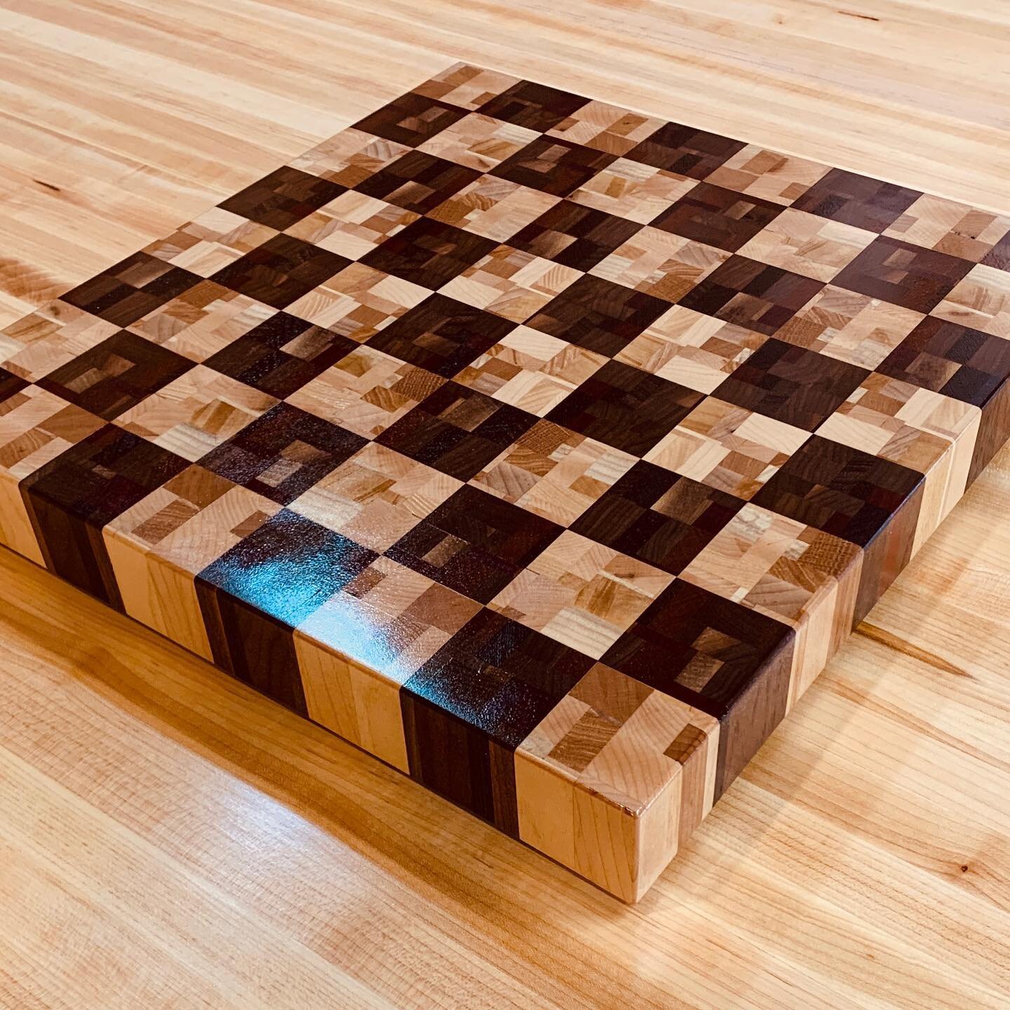 I&rsquo;ve had a little down time this week, so I finally finished this End grain chaotic pattern chess board. I&rsquo;ve made plenty of boards in the past but this one was really difficult. Time to play!#timeonourhands #pandemic #fuckyoucoronavirus