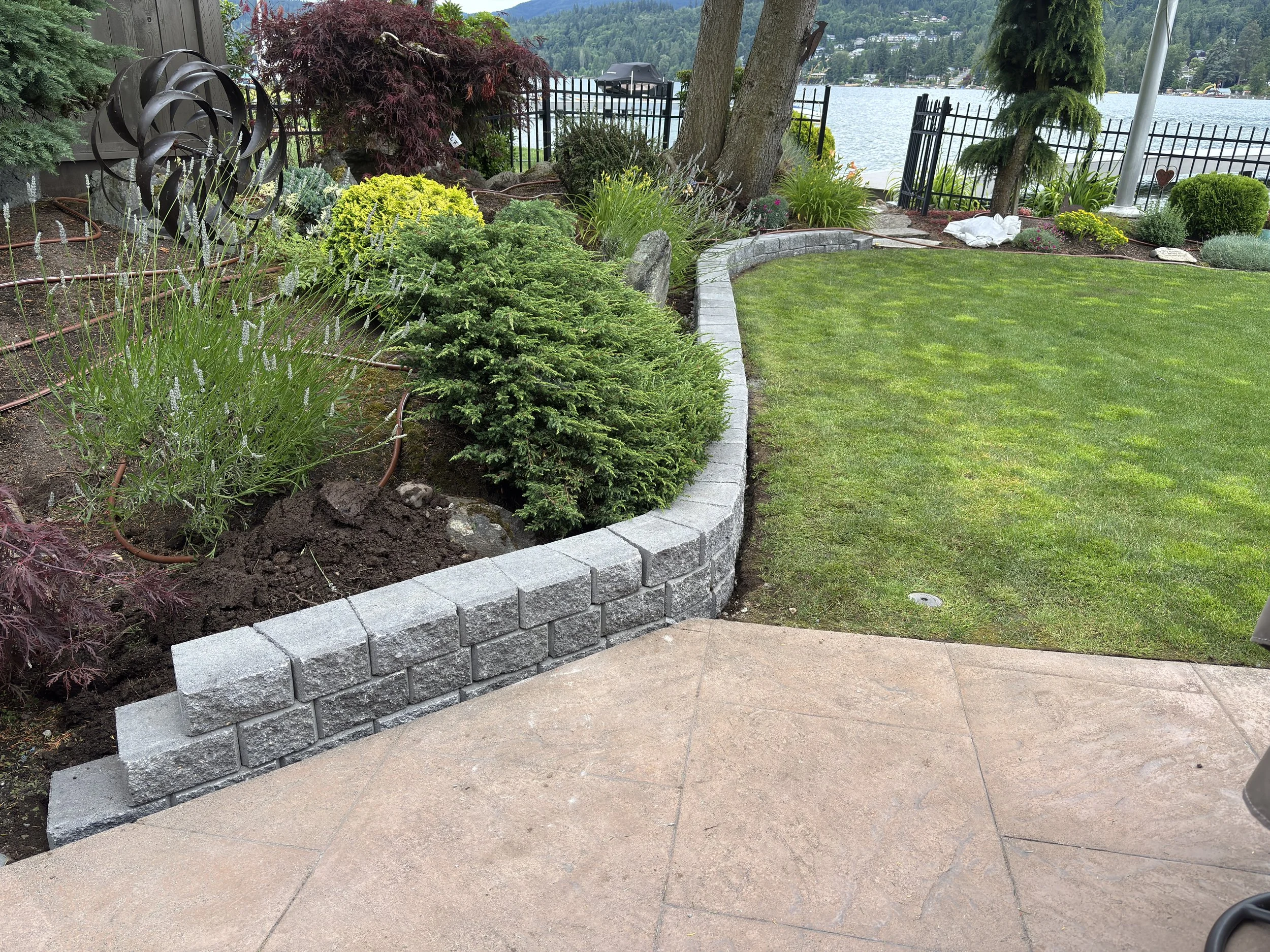 Short Retaining Wall 02.JPG
