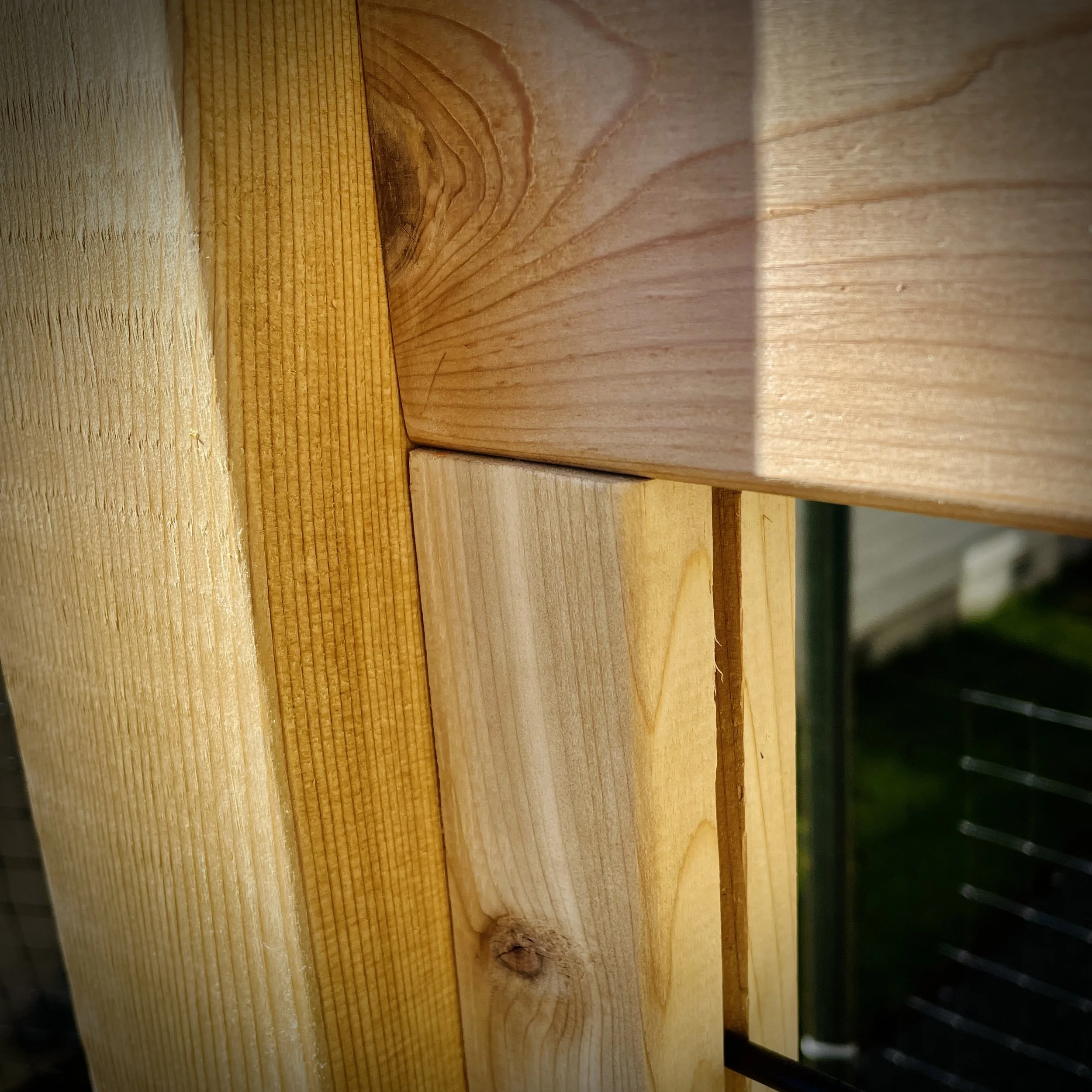 cedar-fence-closeup.JPG