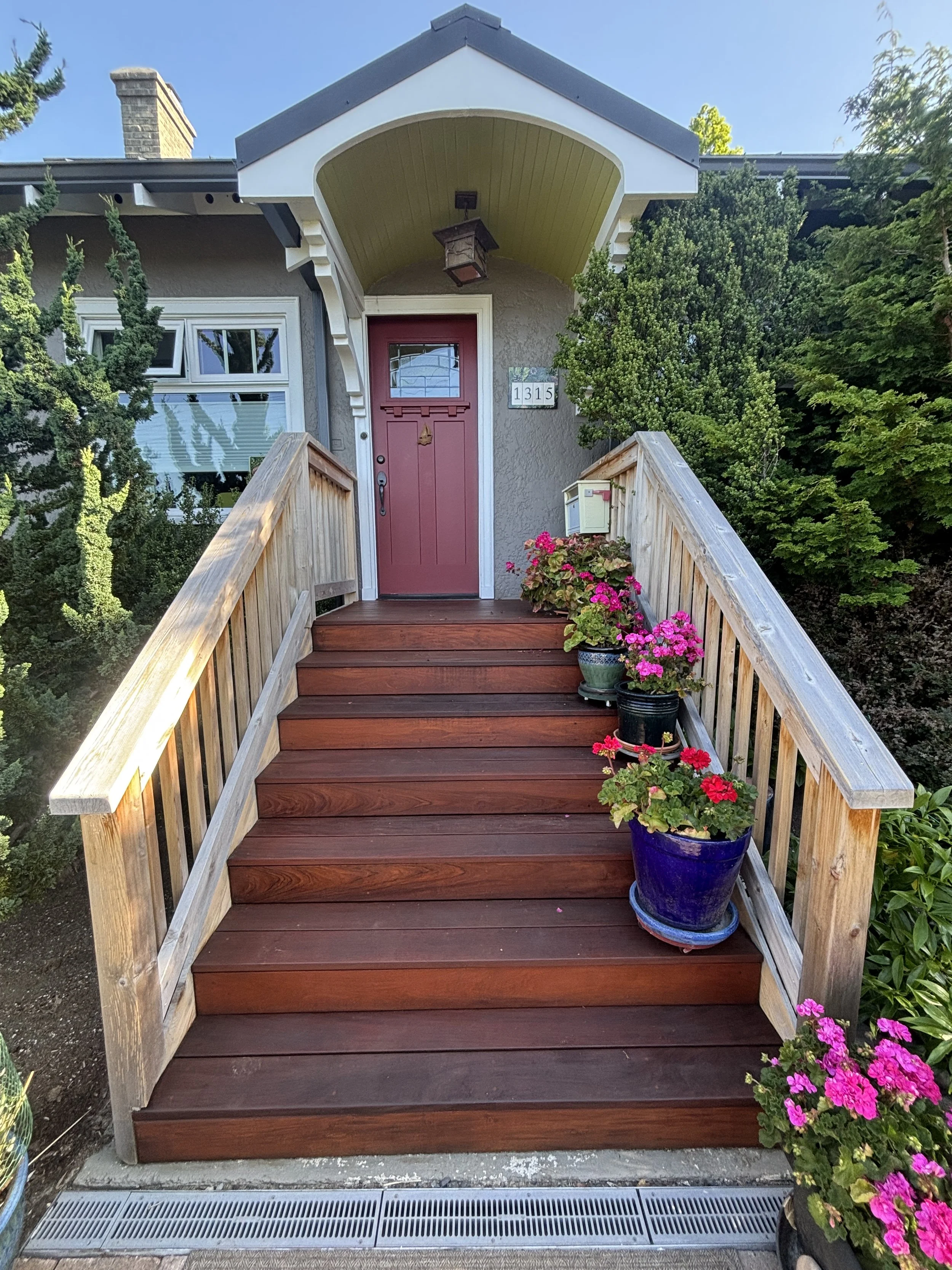 Ipe Stairs Refinishing After 01.JPG