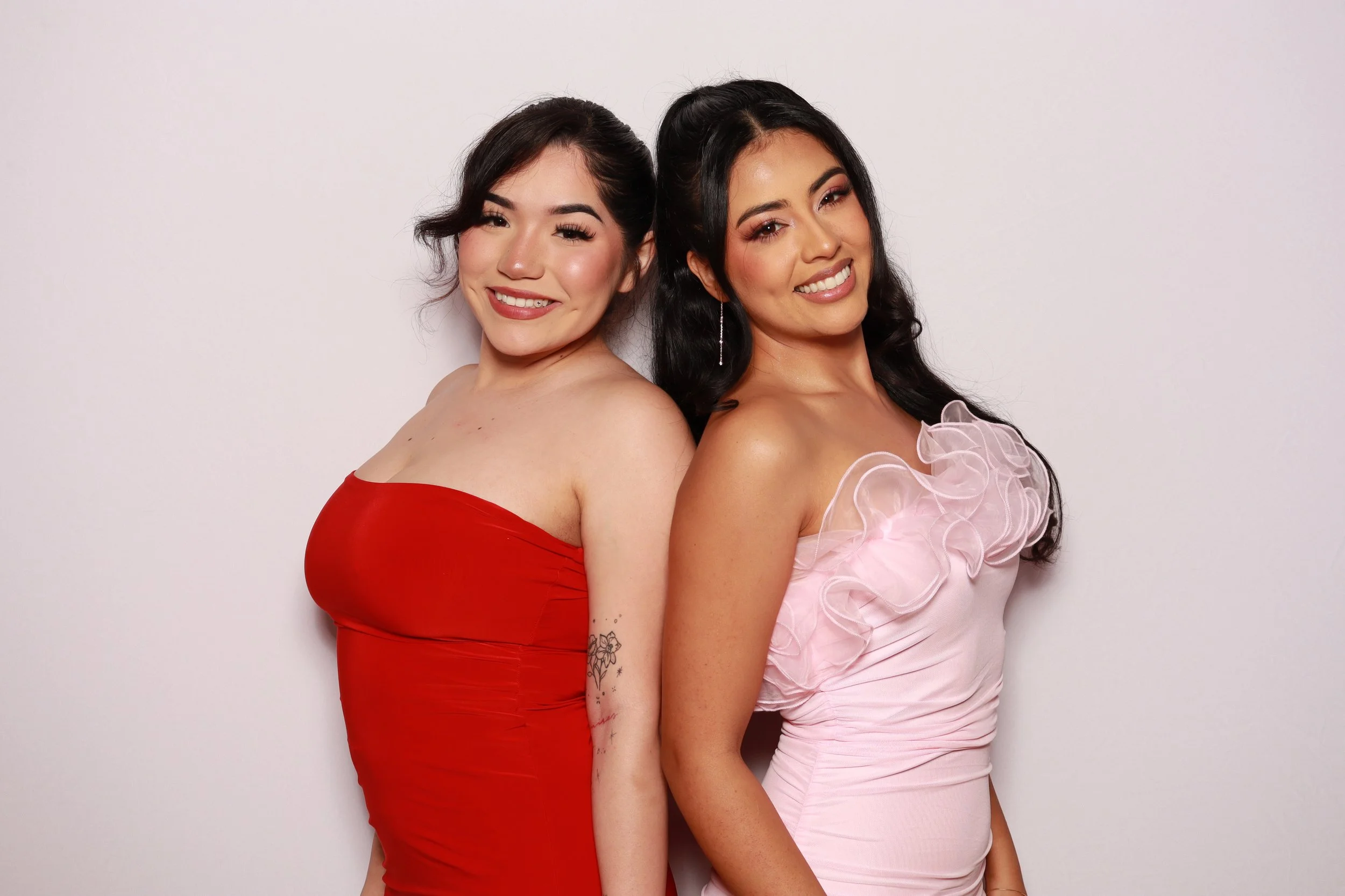 Why the Oak Photo Booth Is the Perfect Wedding Upgrade for Elegant Couples