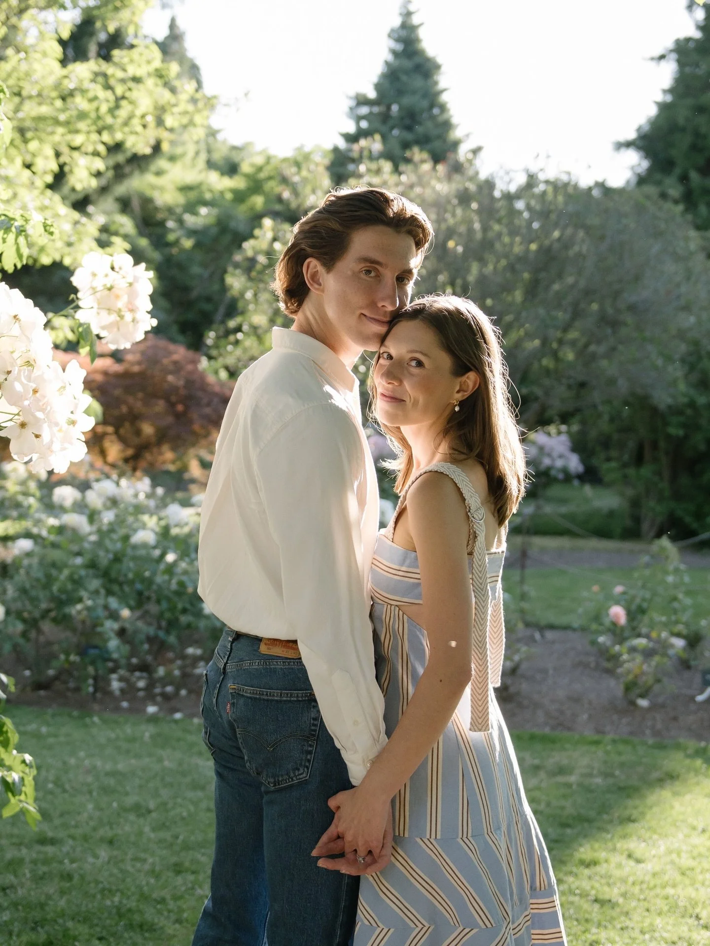 A perfect summer day for Maddie &amp; Jack 🩵

From their rooftop elopement at the Seattle Courthouse with Maddie in a custom blue Markarian, to portraits at home with their sweet dog and Jack pouring ros&eacute; bubbles, to an outfit change and frol
