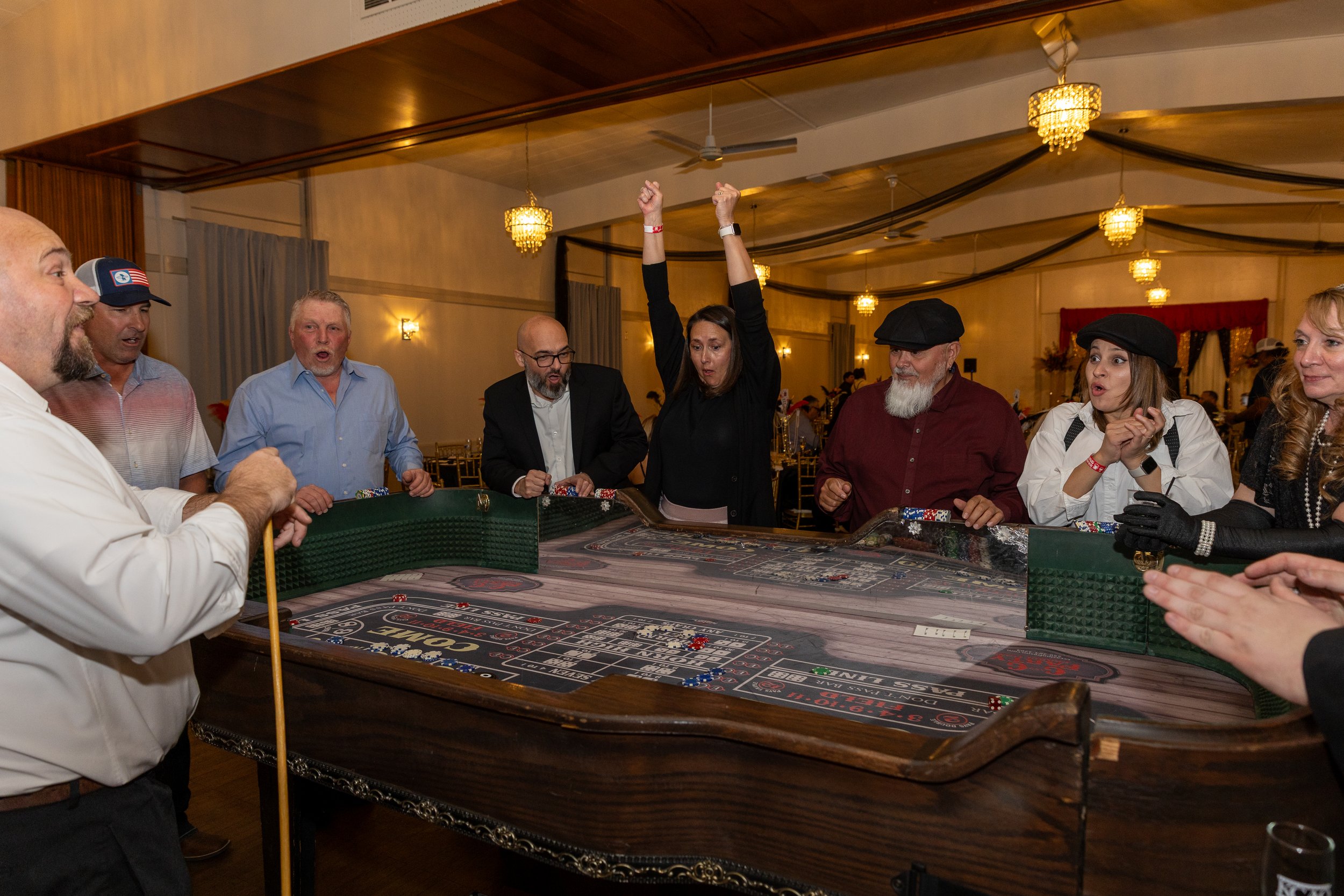 People winning at casino Game