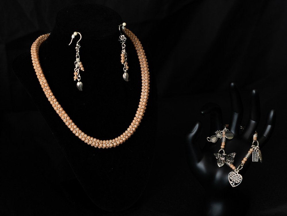 Art for a Change 127 - Necklace, earing and bracelet set – Coral by Mi Estilo Cutin