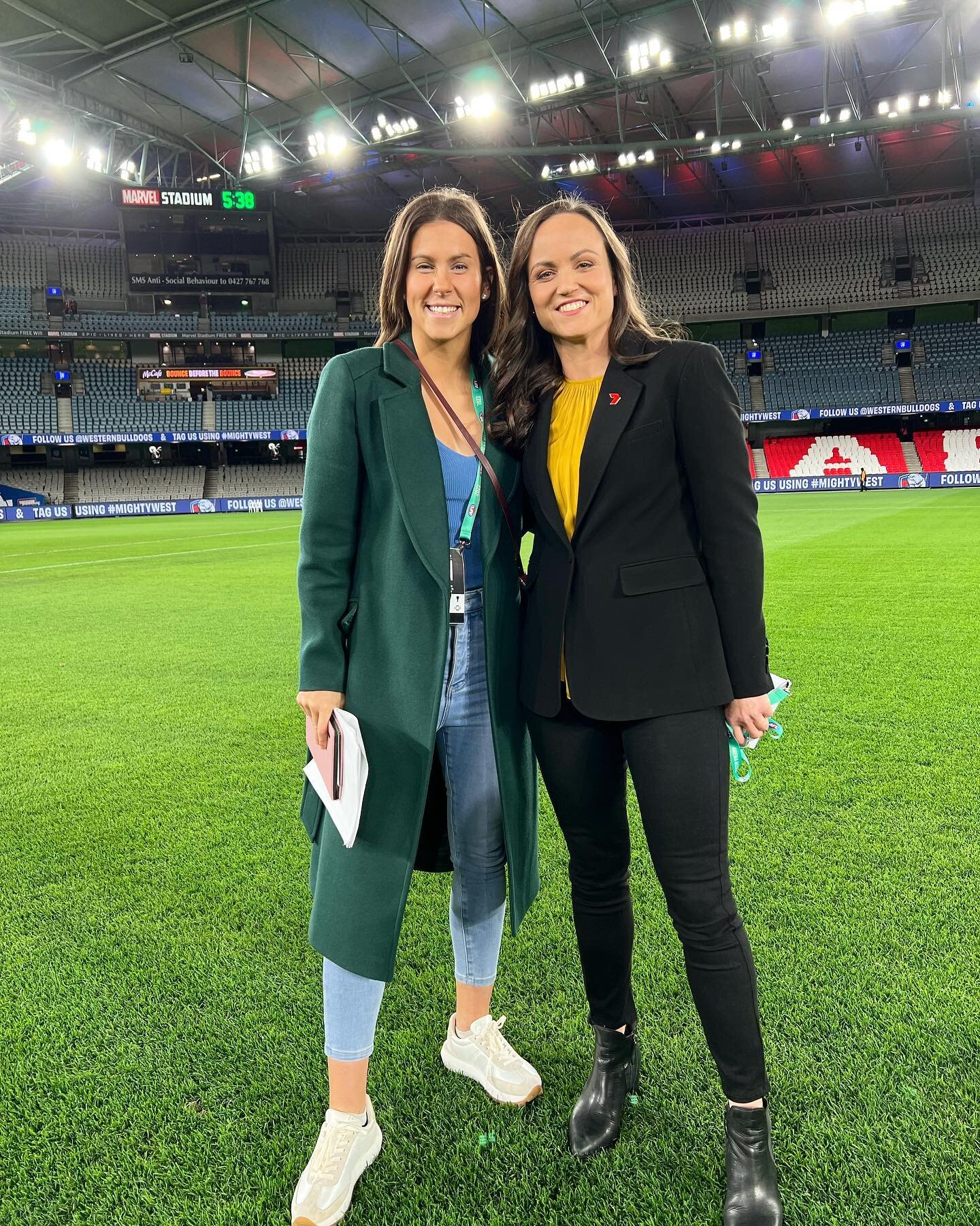 Learning from the best in the biz 🎙 
@daisypearce6 ❤️
Great to be able to follow the @7afl crew around for tonight&rsquo;s big match! #saintsvsdogs