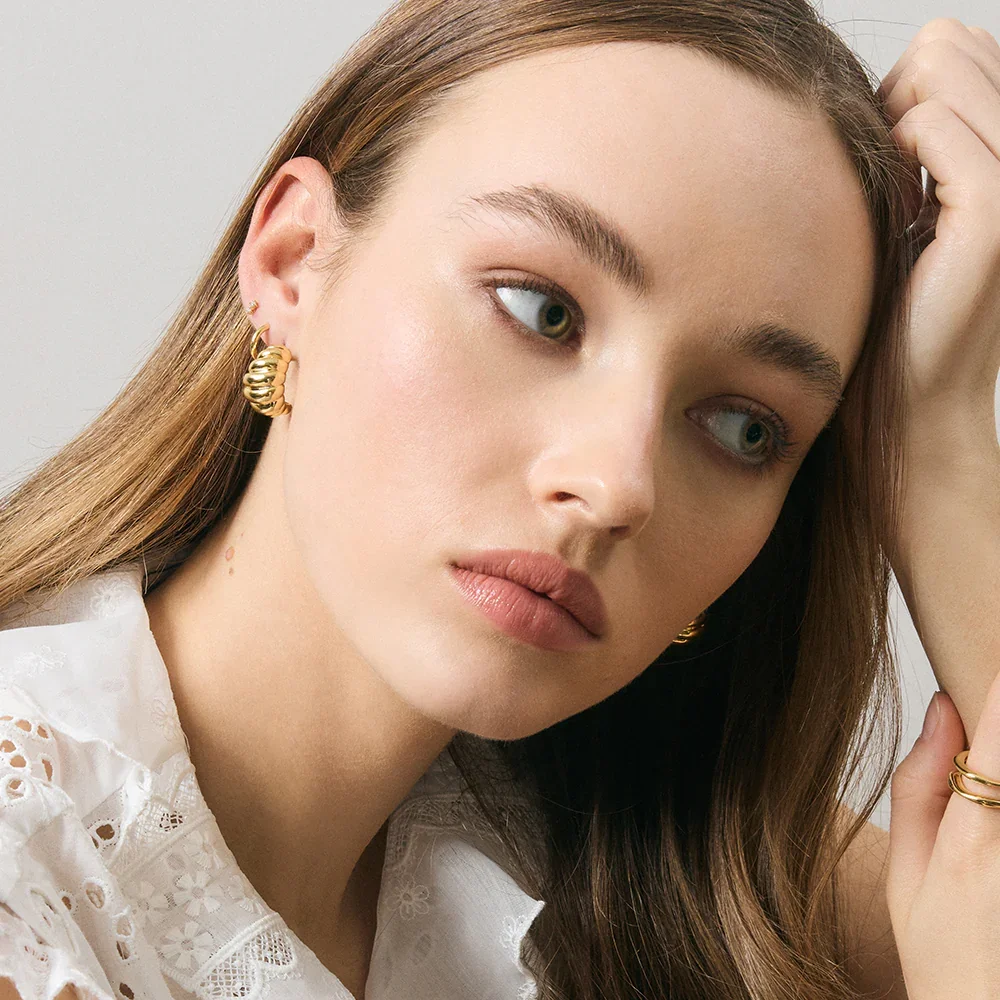 amrita-earrings-jolie-deen1.webp