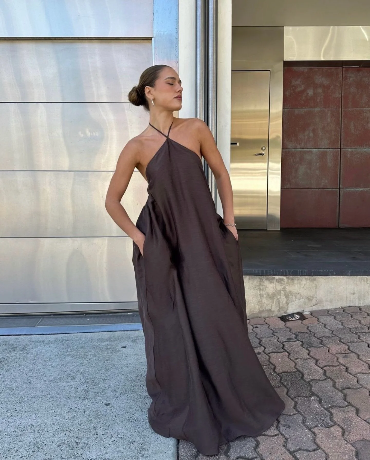 A Nude Lucy Chocolate Treasure 🤎

The Margot Maxi Dress is made from a light weight lyocell blend fabric which is slightly sheer and has a smooth hand feel. The silhouette is relaxed with a high triangular halter neckline and full ankle length skirt