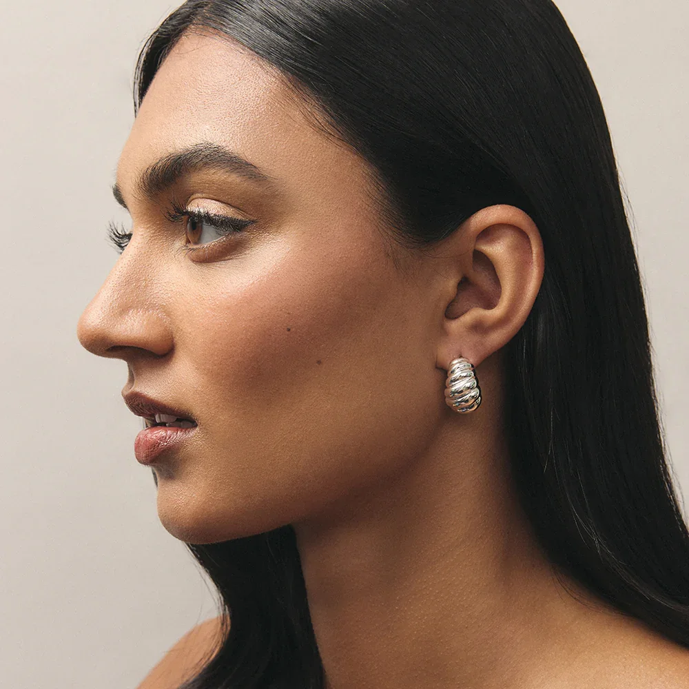 Amrita-earrings-jolie-and-deen1.webp