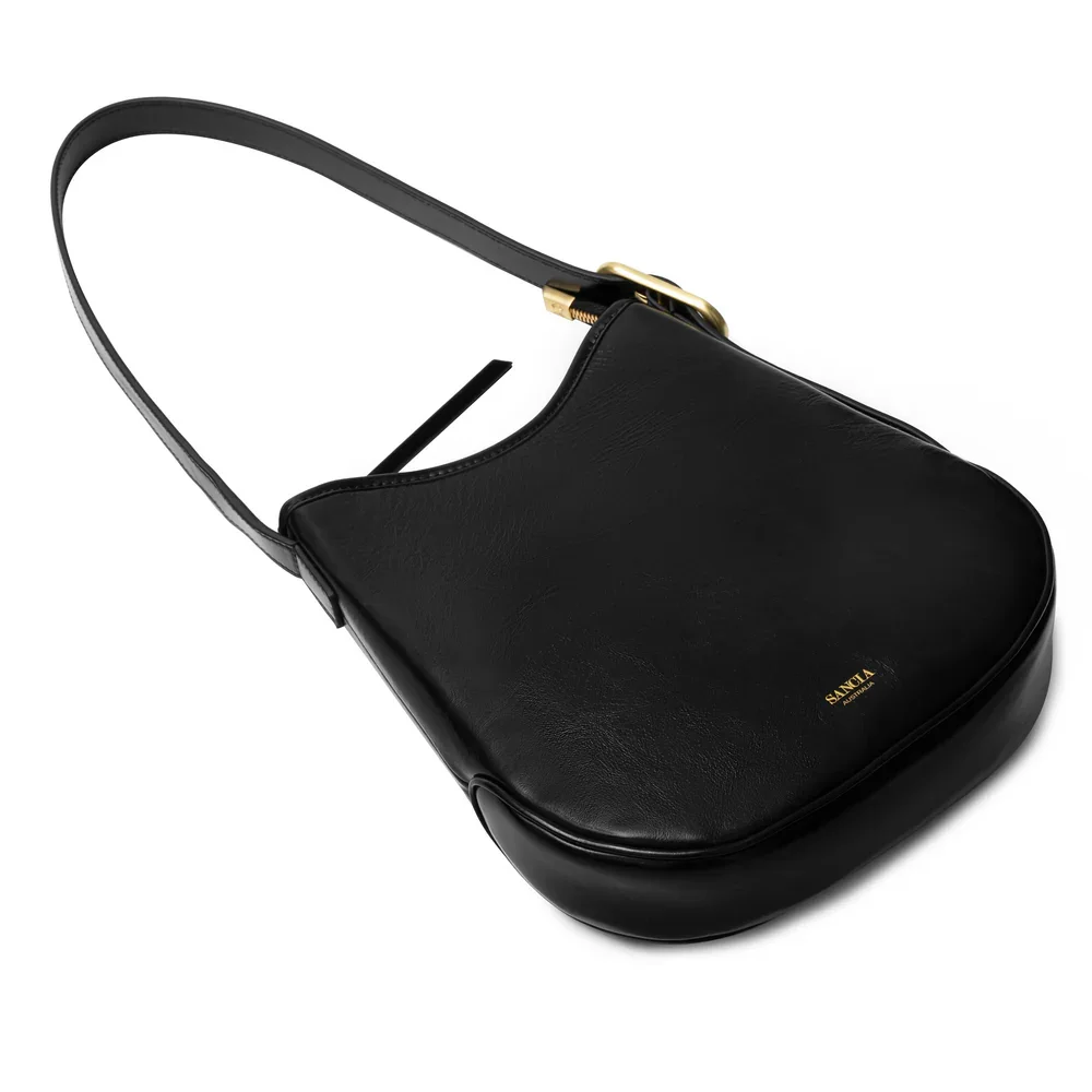 DA106999_c9a3c7f9-04f7-44a9-b6cb-cc1f6c84de3f.black.webp